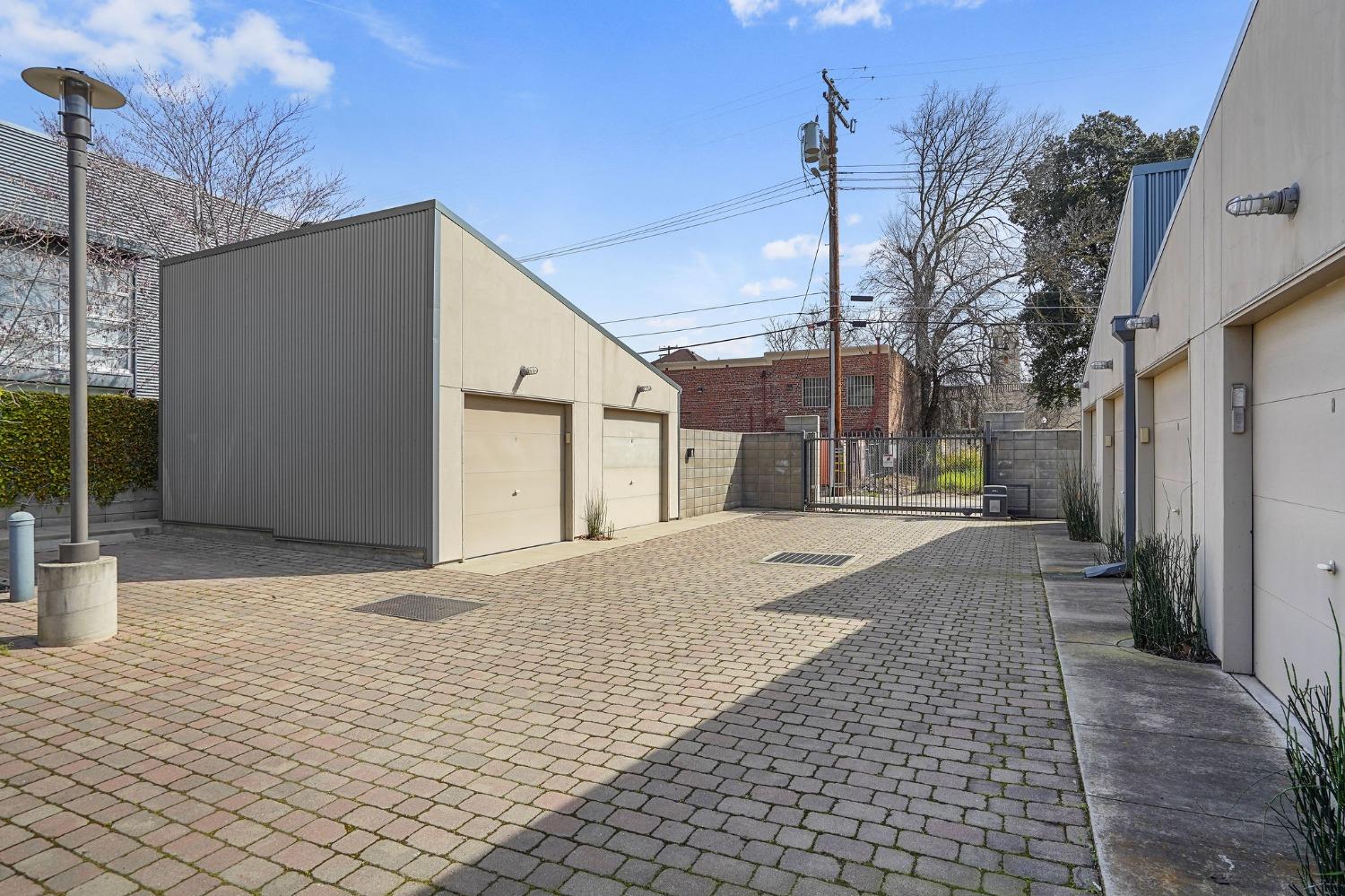 4Th Avenue, Sacramento, CA, 95817-3140