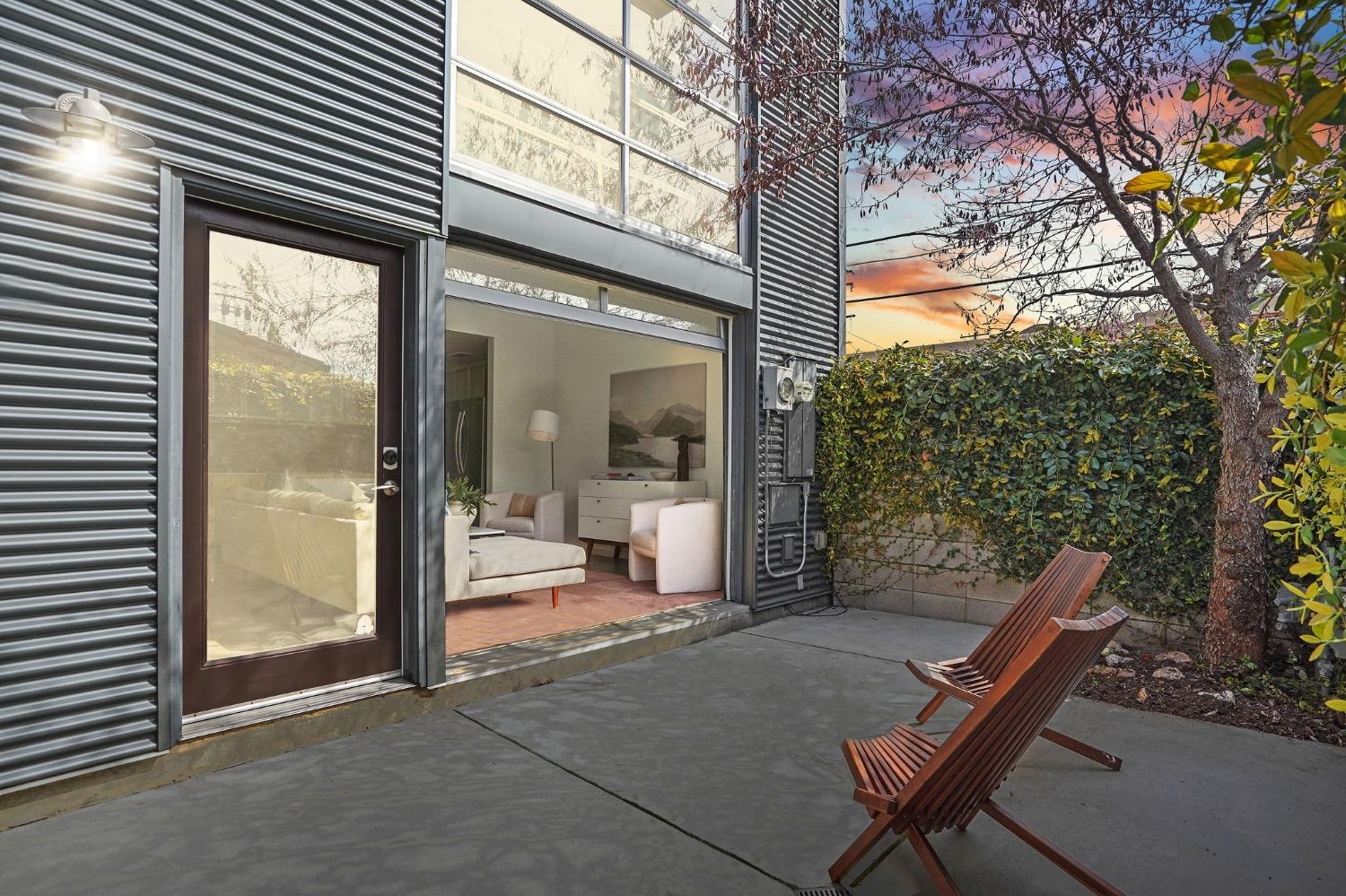 4Th Avenue, Sacramento, CA, 95817-3140