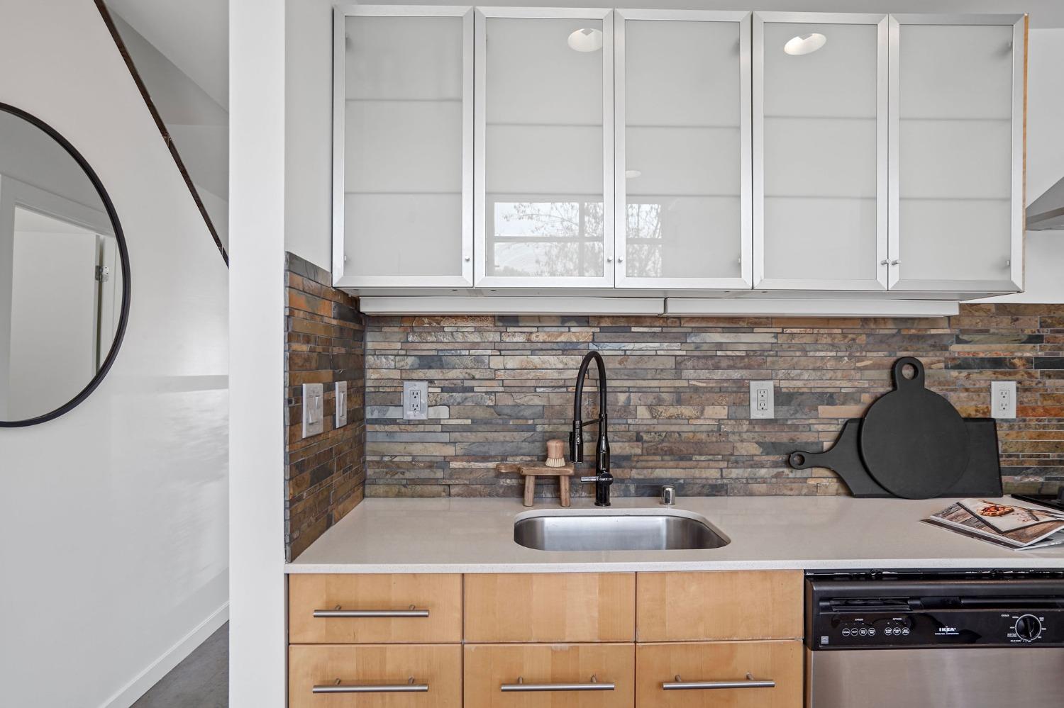4Th Avenue, Sacramento, CA, 95817-3140