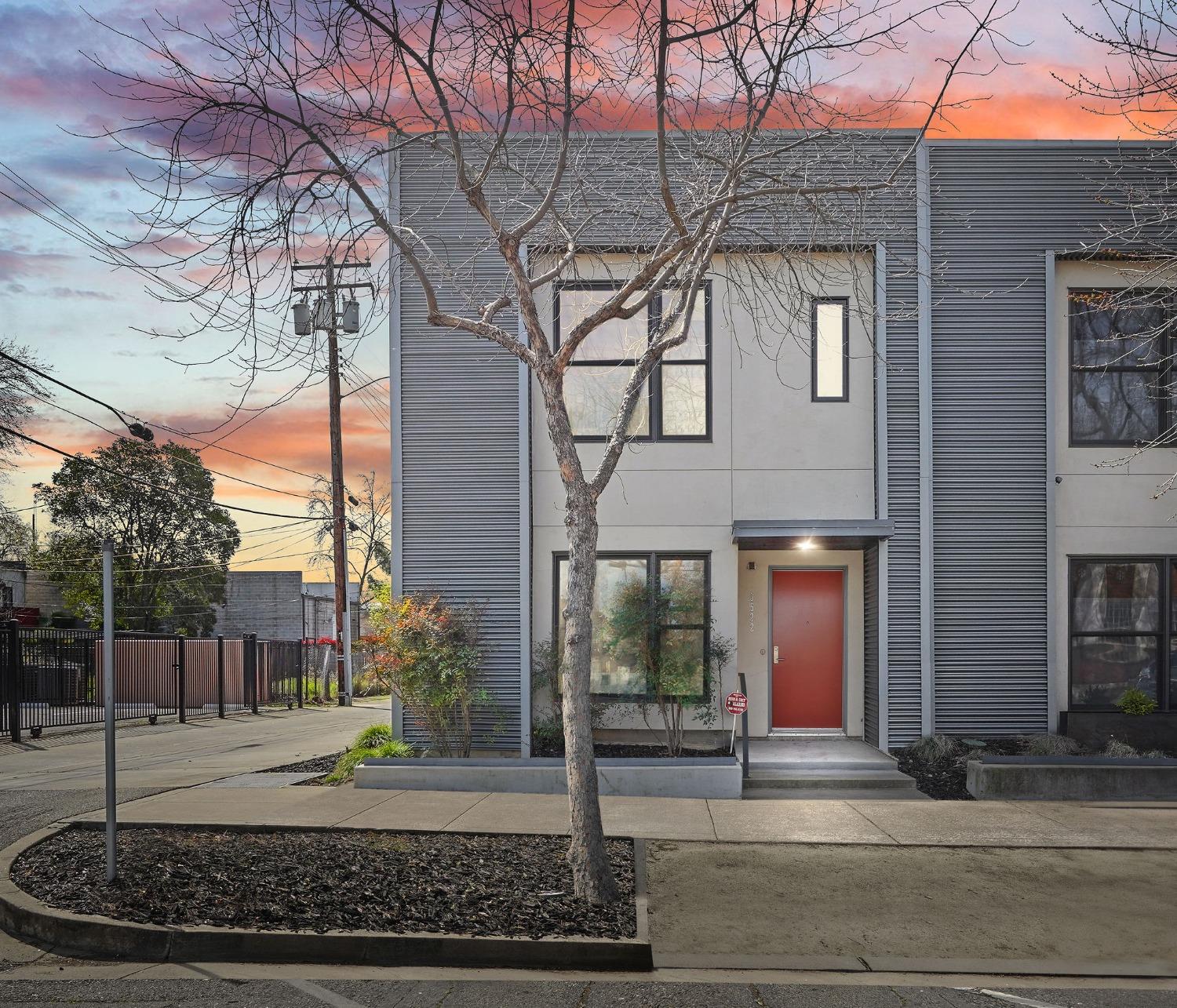 4Th Avenue, Sacramento, CA, 95817-3140