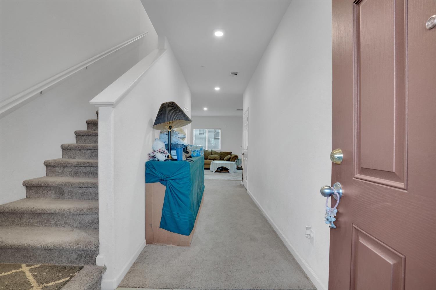 Detail Gallery Image 2 of 26 For 1546 La Vita Dr, Stockton,  CA 95206 - 3 Beds | 2/1 Baths