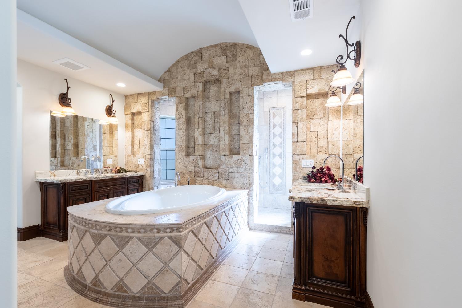 Detail Gallery Image 21 of 99 For 955 Crystal Oak Pl, Newcastle,  CA 95658 - 4 Beds | 4 Baths