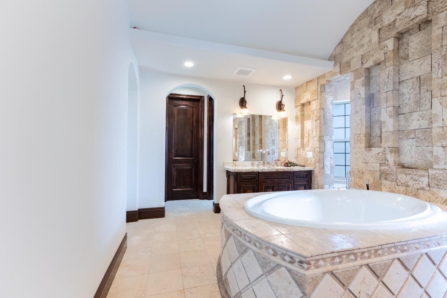 Detail Gallery Image 22 of 99 For 955 Crystal Oak Pl, Newcastle,  CA 95658 - 4 Beds | 4 Baths