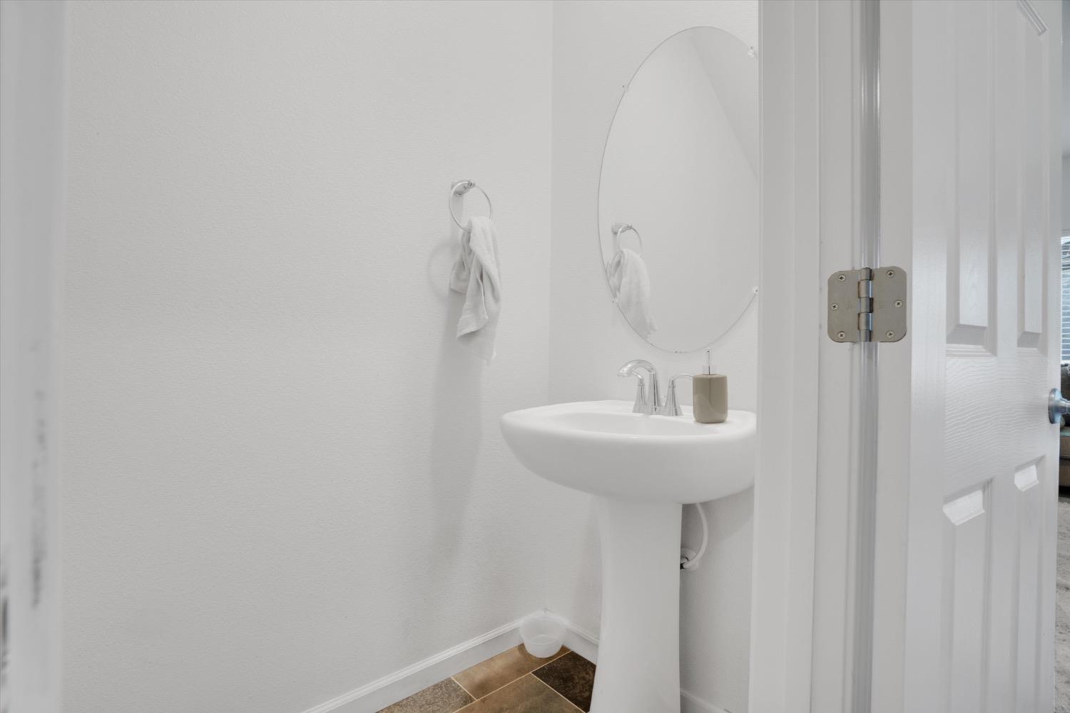 Detail Gallery Image 3 of 26 For 1546 La Vita Dr, Stockton,  CA 95206 - 3 Beds | 2/1 Baths