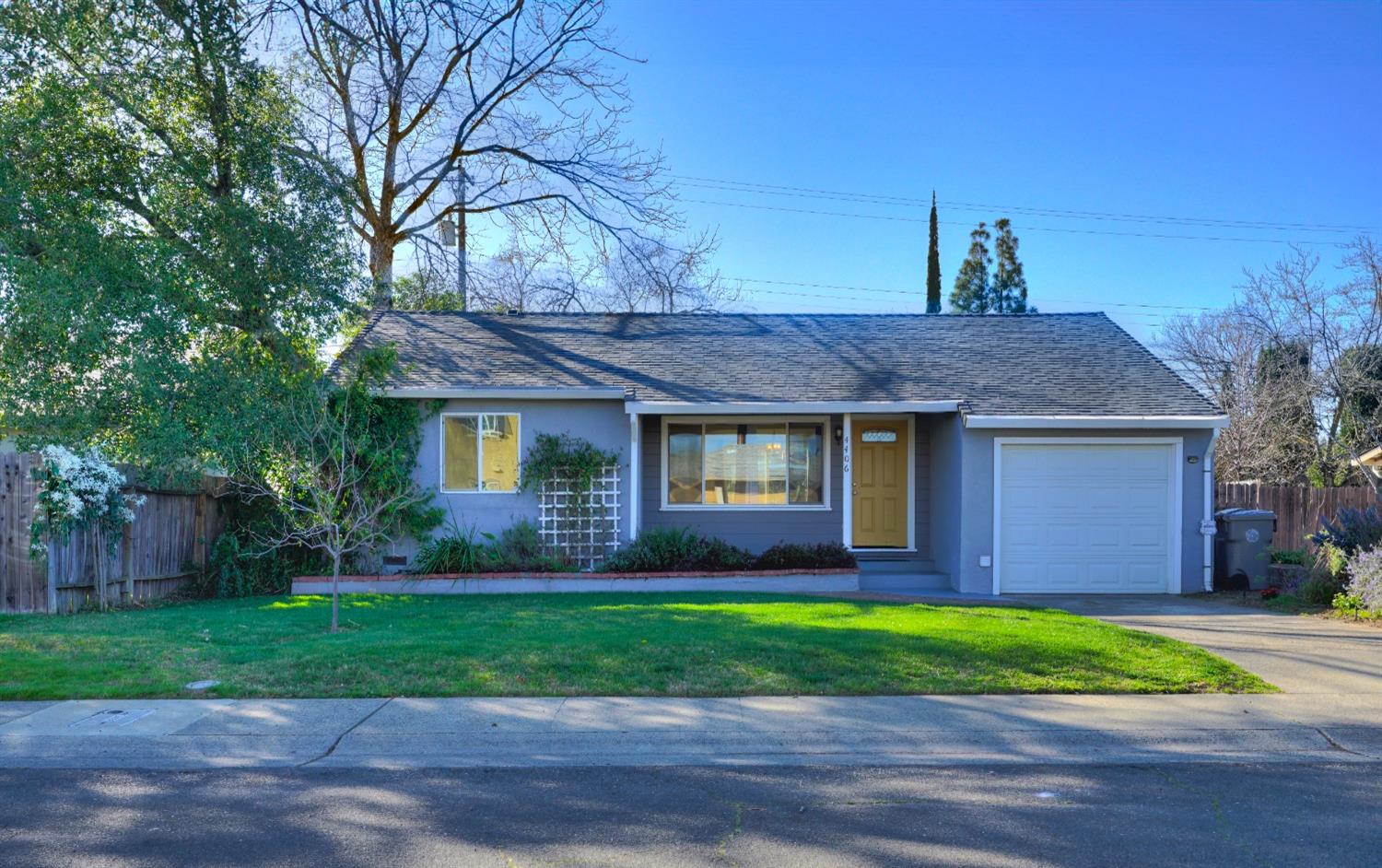 Detail Gallery Image 1 of 1 For 4406 Attawa Ave, Sacramento,  CA 95822 - 2 Beds | 1 Baths