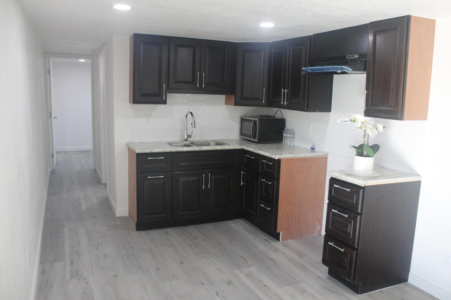 Detail Gallery Image 9 of 23 For 4449 S. Carpenter Rd B5, Modesto,  CA 95358 - 3 Beds | 1 Baths