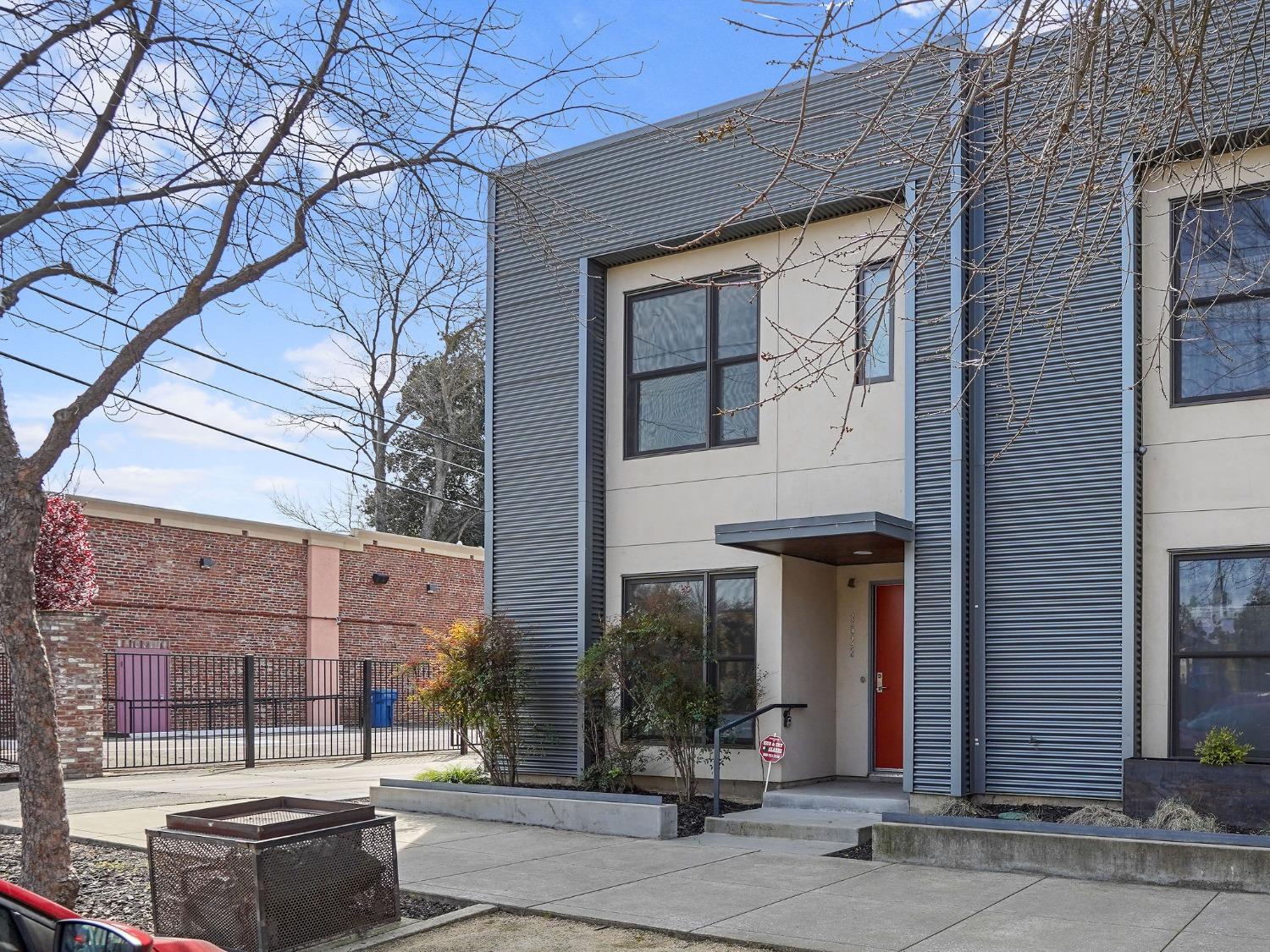 4Th Avenue, Sacramento, CA, 95817-3140