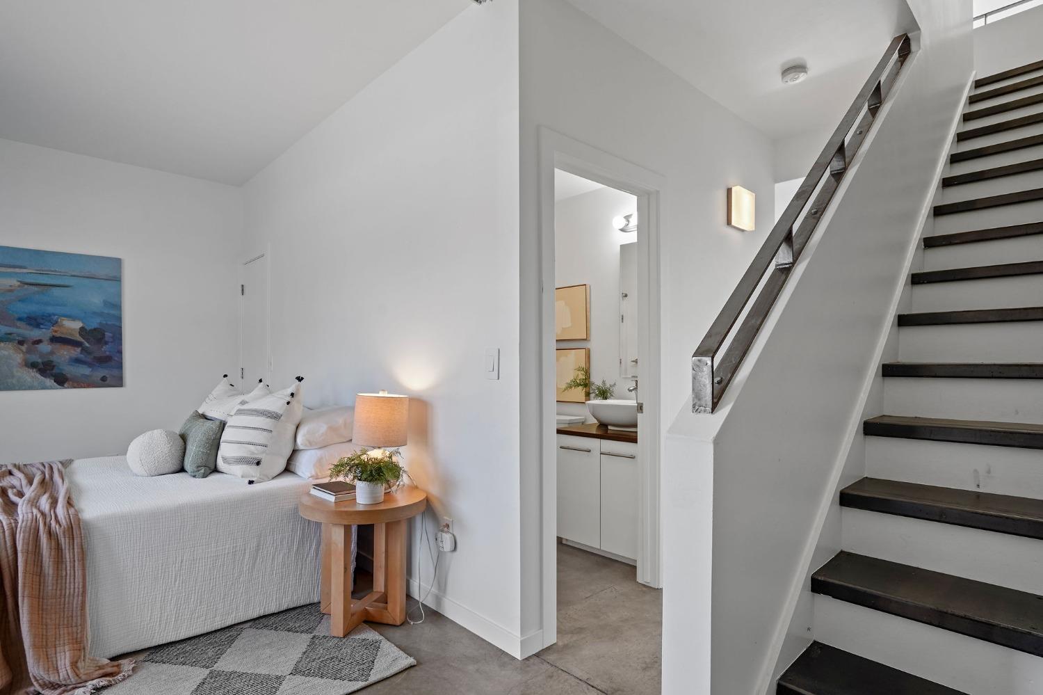 4Th Avenue, Sacramento, CA, 95817-3140