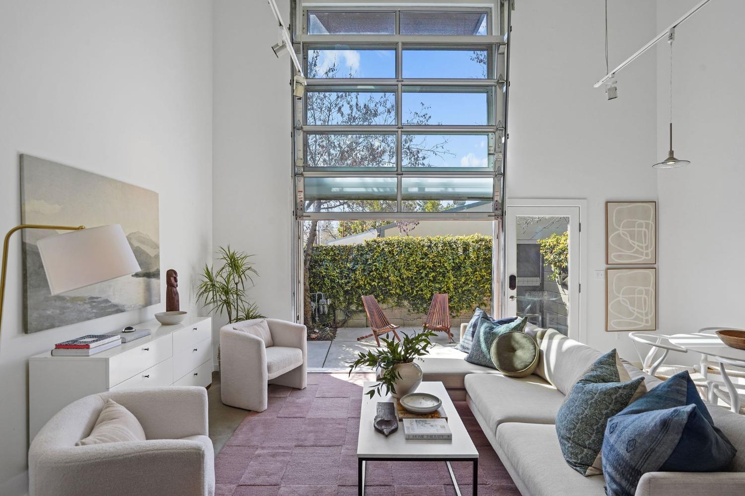 4Th Avenue, Sacramento, CA, 95817-3140