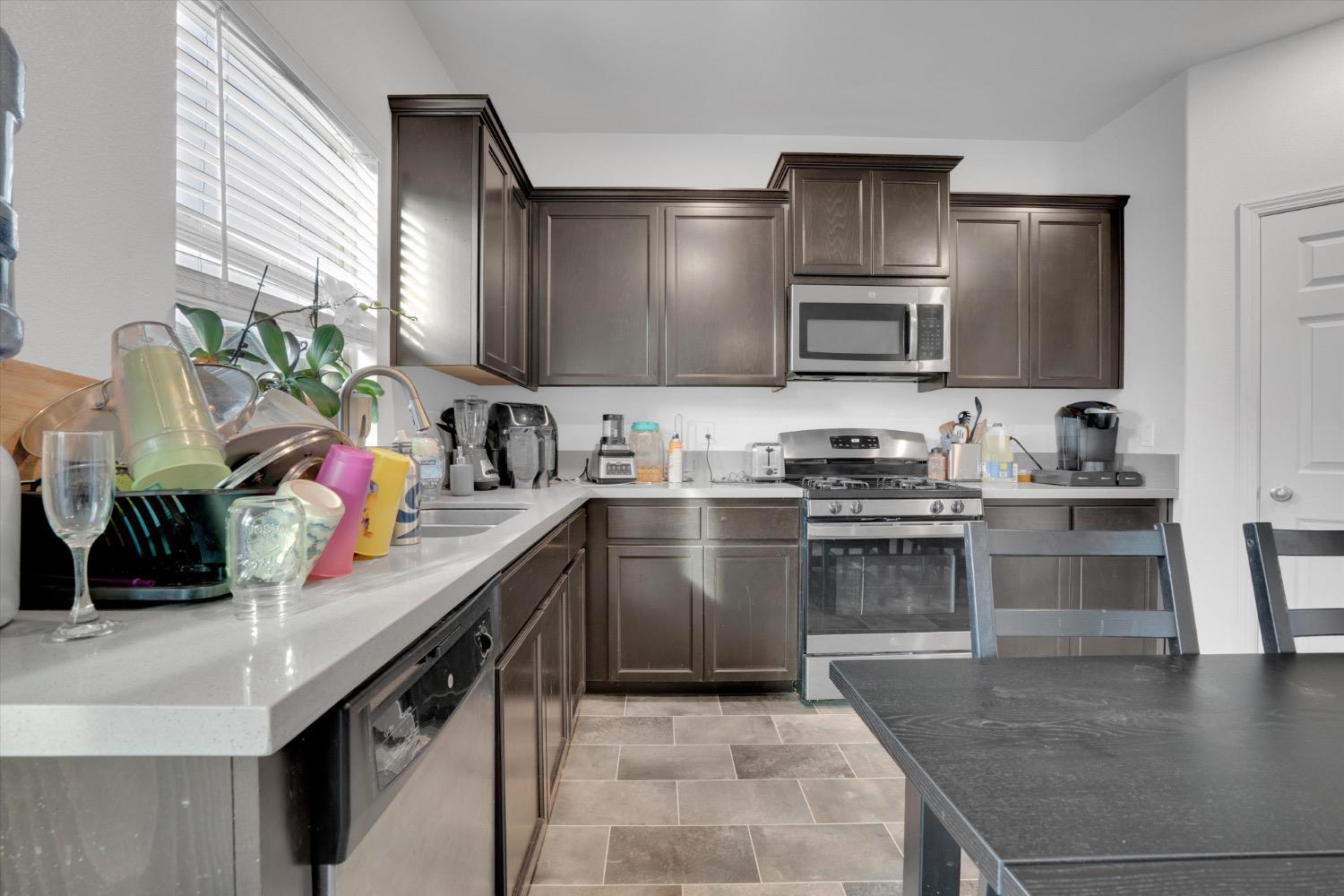Detail Gallery Image 8 of 26 For 1546 La Vita Dr, Stockton,  CA 95206 - 3 Beds | 2/1 Baths
