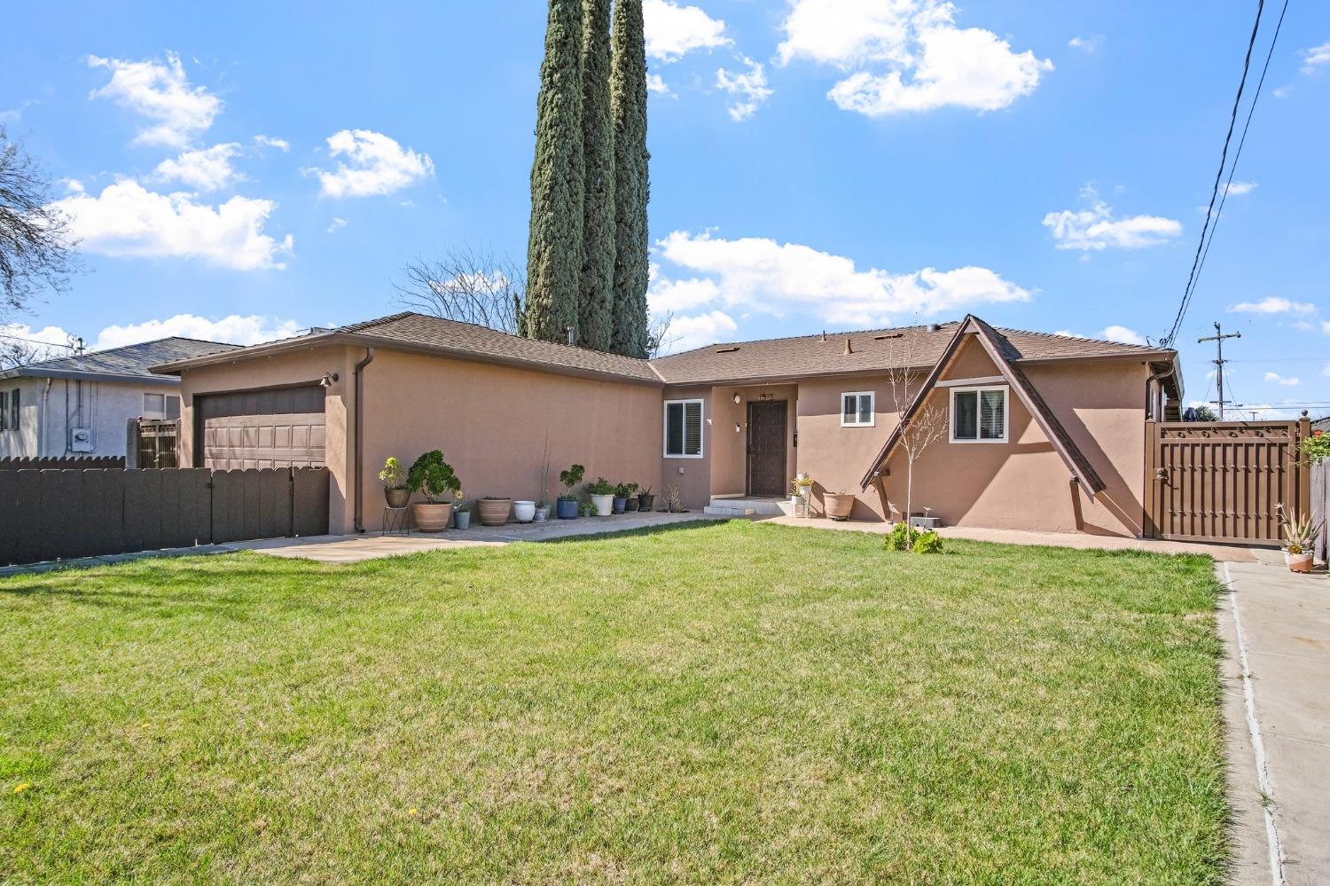 Detail Gallery Image 1 of 1 For 1913 Carver Rd, Modesto,  CA 95350 - 3 Beds | 2 Baths