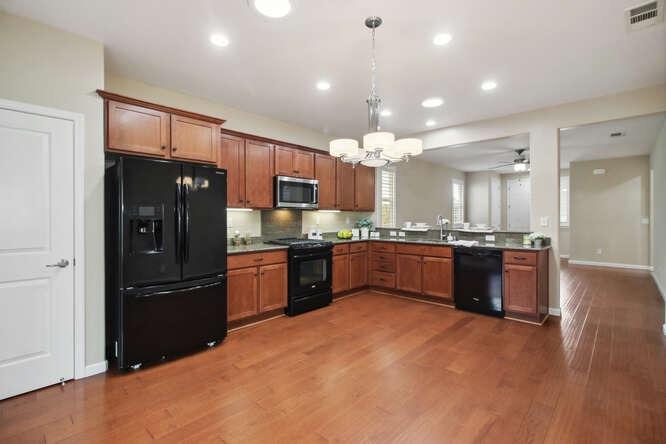 Detail Gallery Image 17 of 67 For 7605 Bloomsbury Way, Elk Grove,  CA 95757 - 2 Beds | 2 Baths