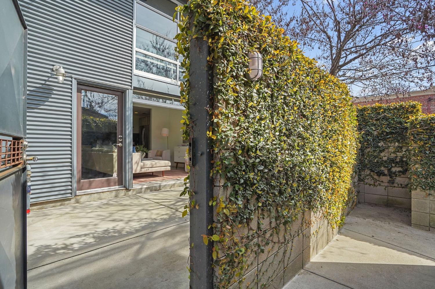 4Th Avenue, Sacramento, CA, 95817-3140