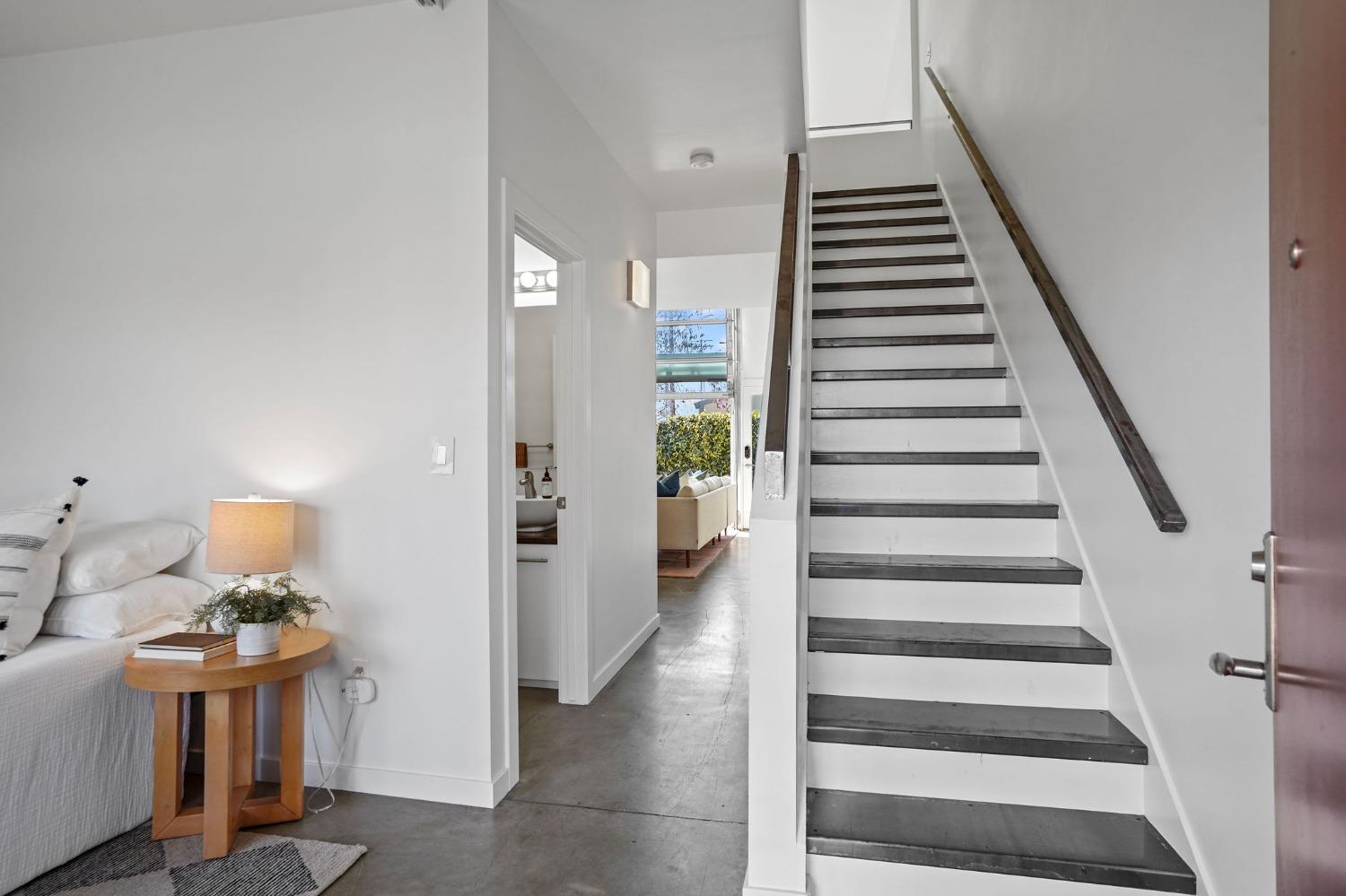 4Th Avenue, Sacramento, CA, 95817-3140