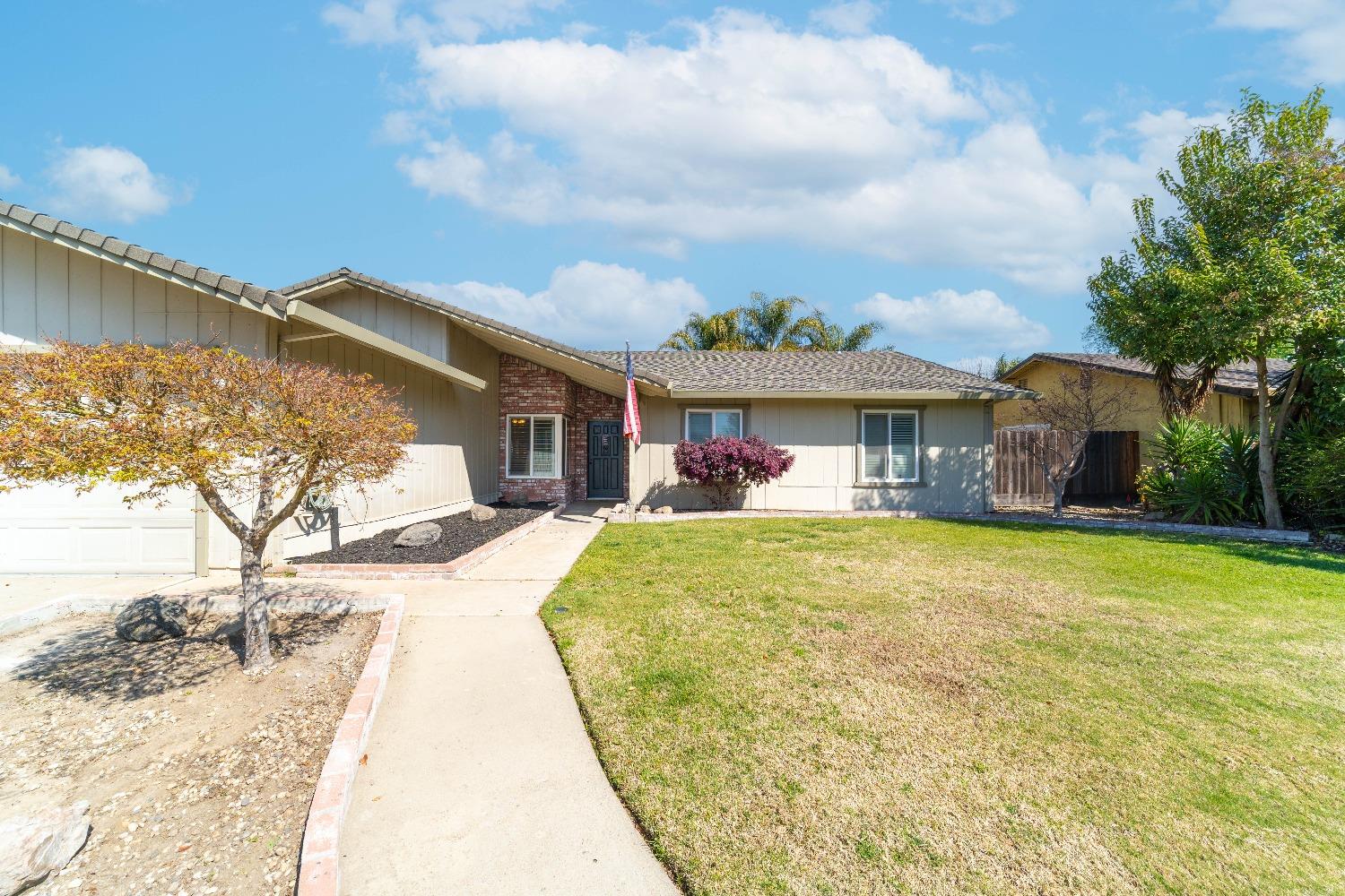 Detail Gallery Image 3 of 25 For 1351 Chaparral Way, Stockton,  CA 95209 - 3 Beds | 2 Baths