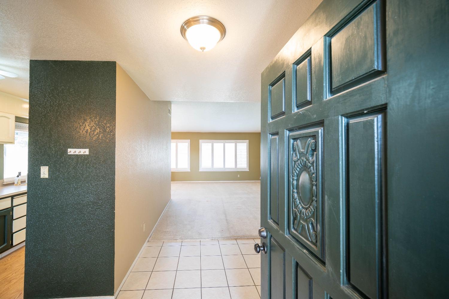 Detail Gallery Image 5 of 25 For 1351 Chaparral Way, Stockton,  CA 95209 - 3 Beds | 2 Baths