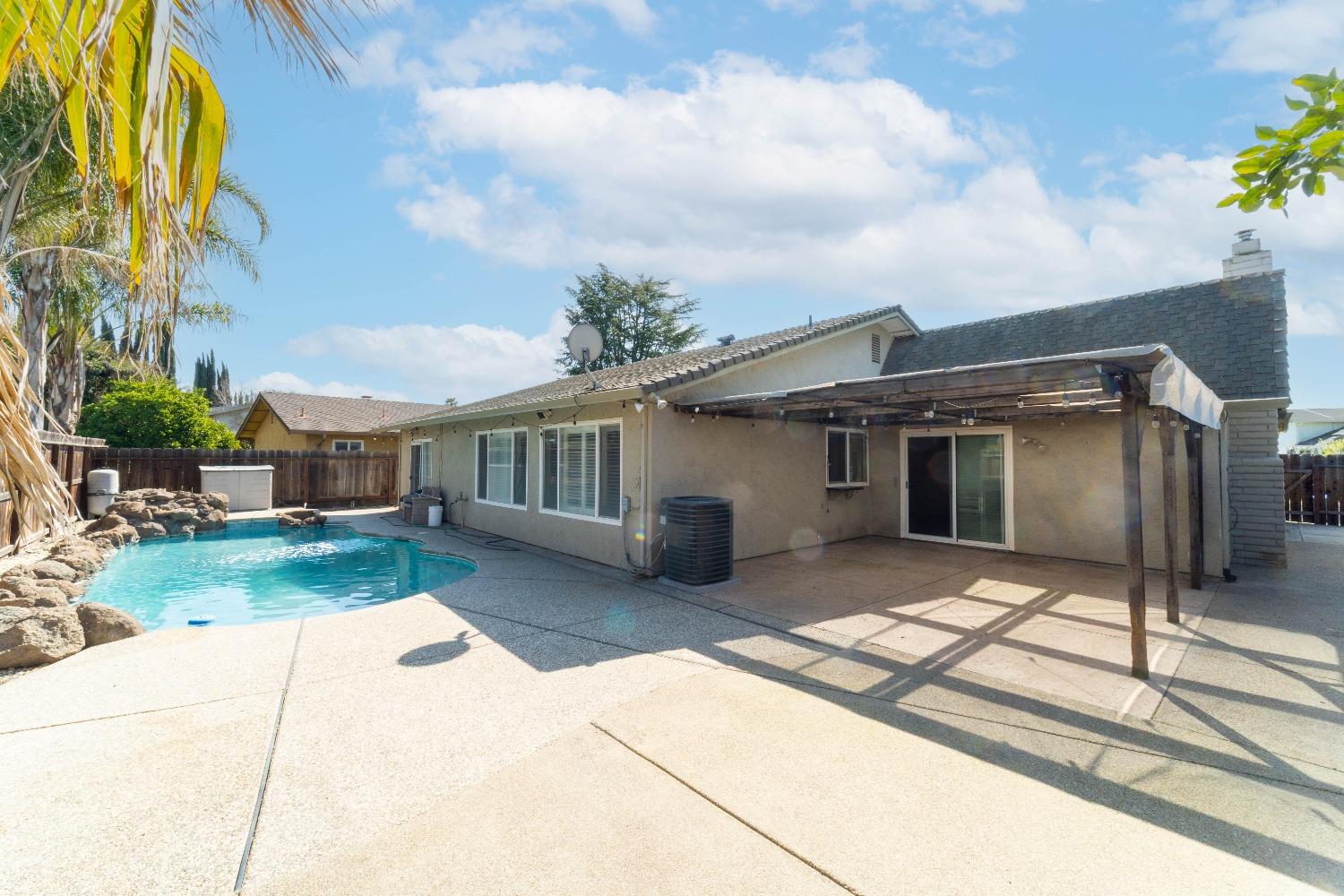 Detail Gallery Image 21 of 25 For 1351 Chaparral Way, Stockton,  CA 95209 - 3 Beds | 2 Baths