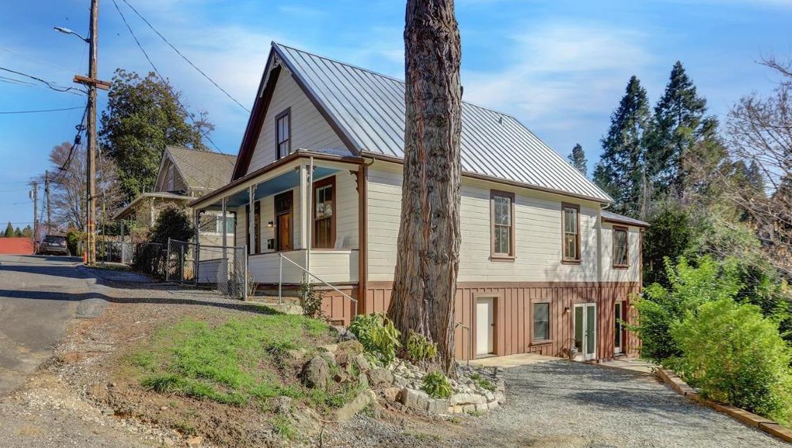 Detail Gallery Image 1 of 1 For 409 Factory St, Nevada City,  CA 95959 - 3 Beds | 2/1 Baths