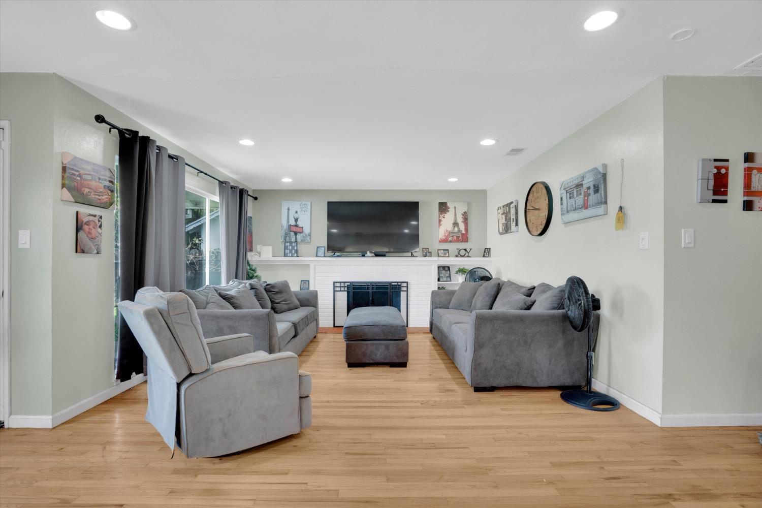 Detail Gallery Image 7 of 30 For 2447 Calhoun Way, Stockton,  CA 95207 - 3 Beds | 2 Baths