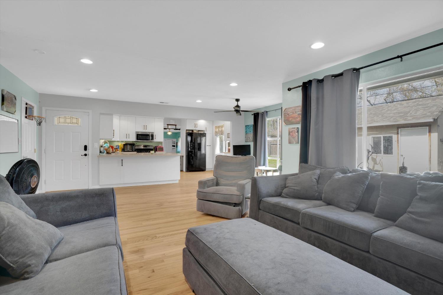 Detail Gallery Image 9 of 30 For 2447 Calhoun Way, Stockton,  CA 95207 - 3 Beds | 2 Baths