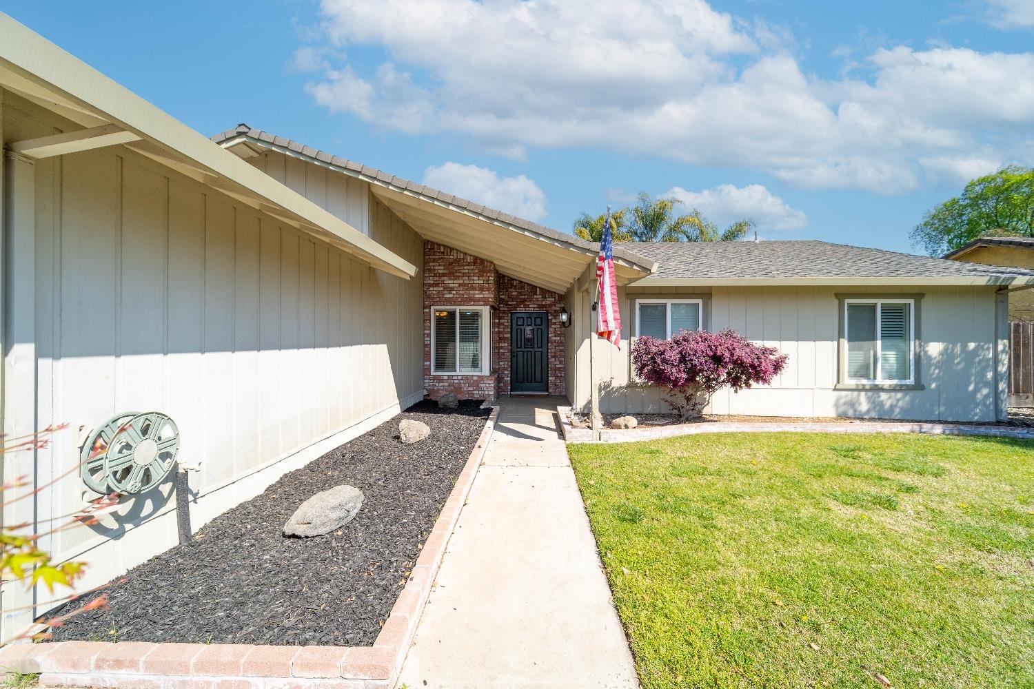 Detail Gallery Image 4 of 25 For 1351 Chaparral Way, Stockton,  CA 95209 - 3 Beds | 2 Baths