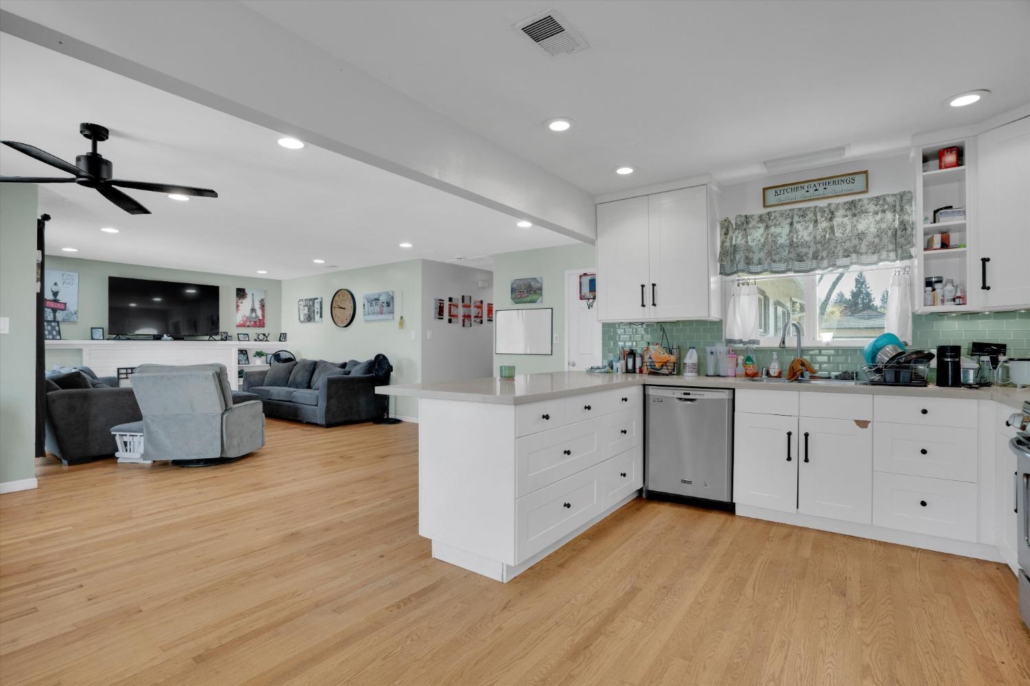 Detail Gallery Image 11 of 30 For 2447 Calhoun Way, Stockton,  CA 95207 - 3 Beds | 2 Baths