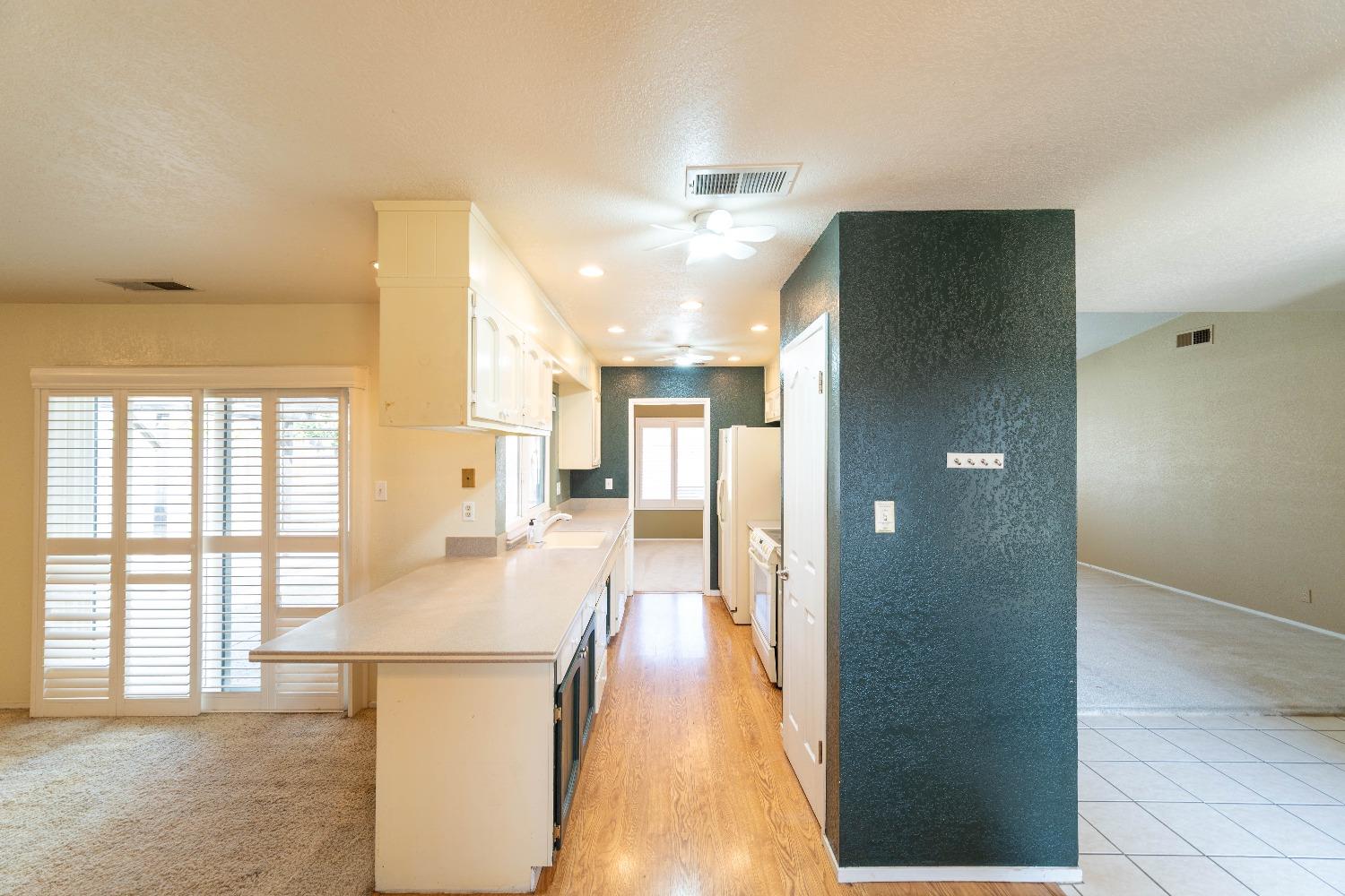 Detail Gallery Image 9 of 25 For 1351 Chaparral Way, Stockton,  CA 95209 - 3 Beds | 2 Baths