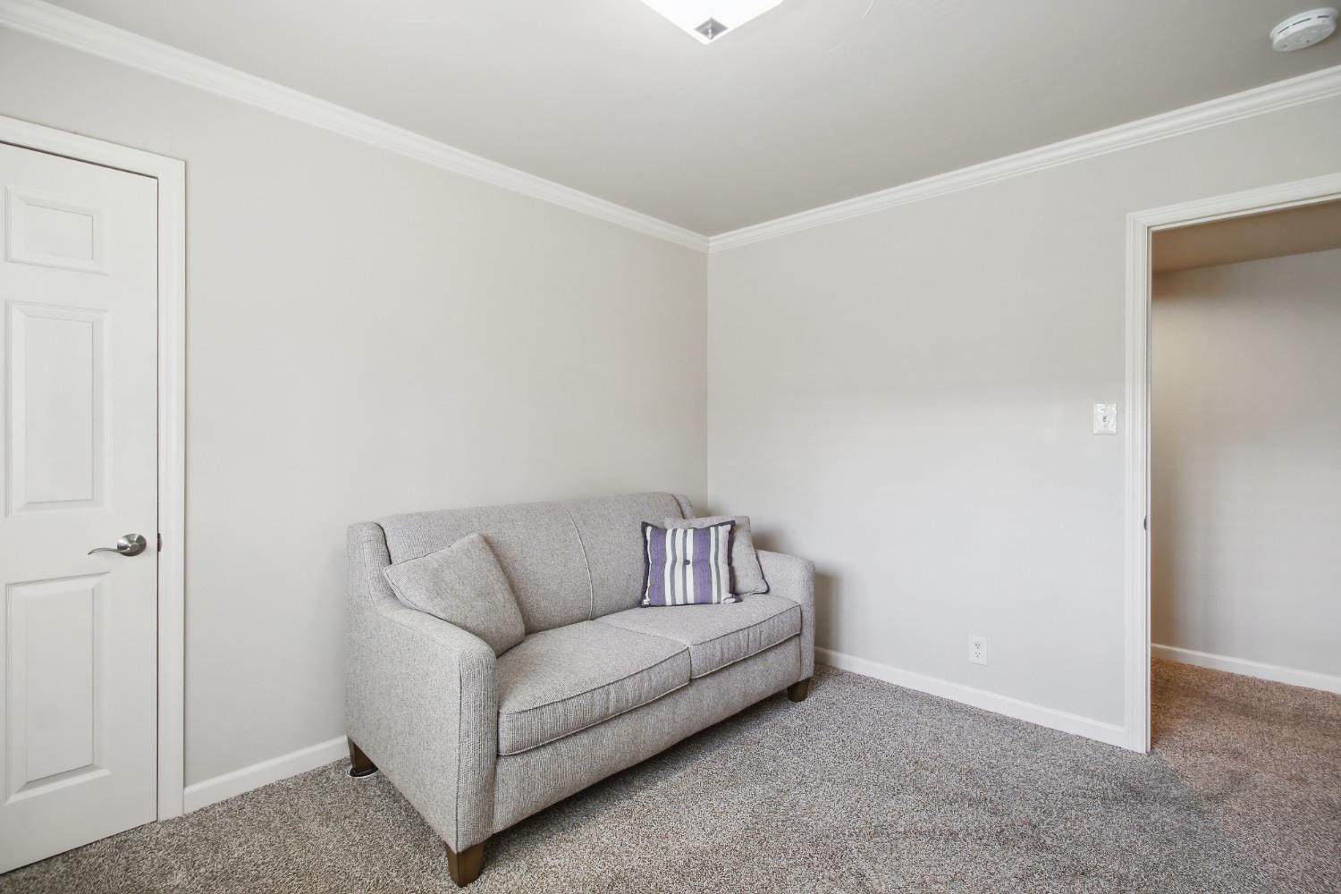 Capri Way, Sacramento, California image 32