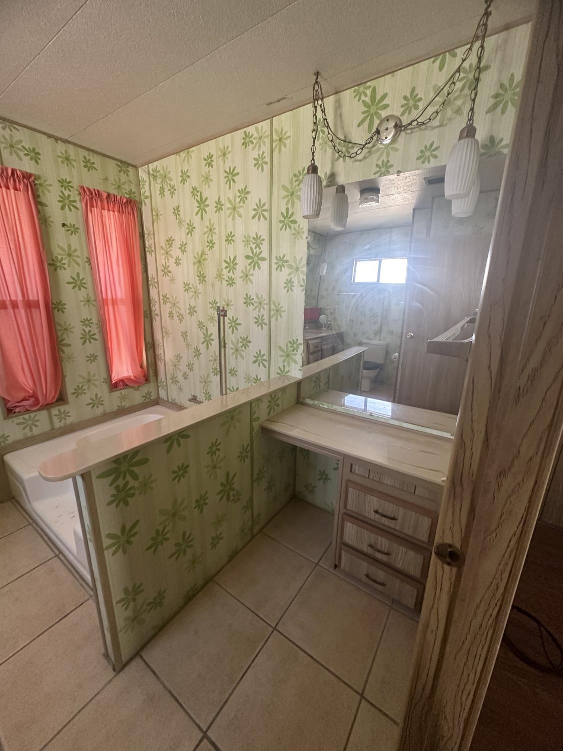 Detail Gallery Image 9 of 20 For 2113 Viking Ln, Modesto,  CA 95350 - 2 Beds | 2 Baths