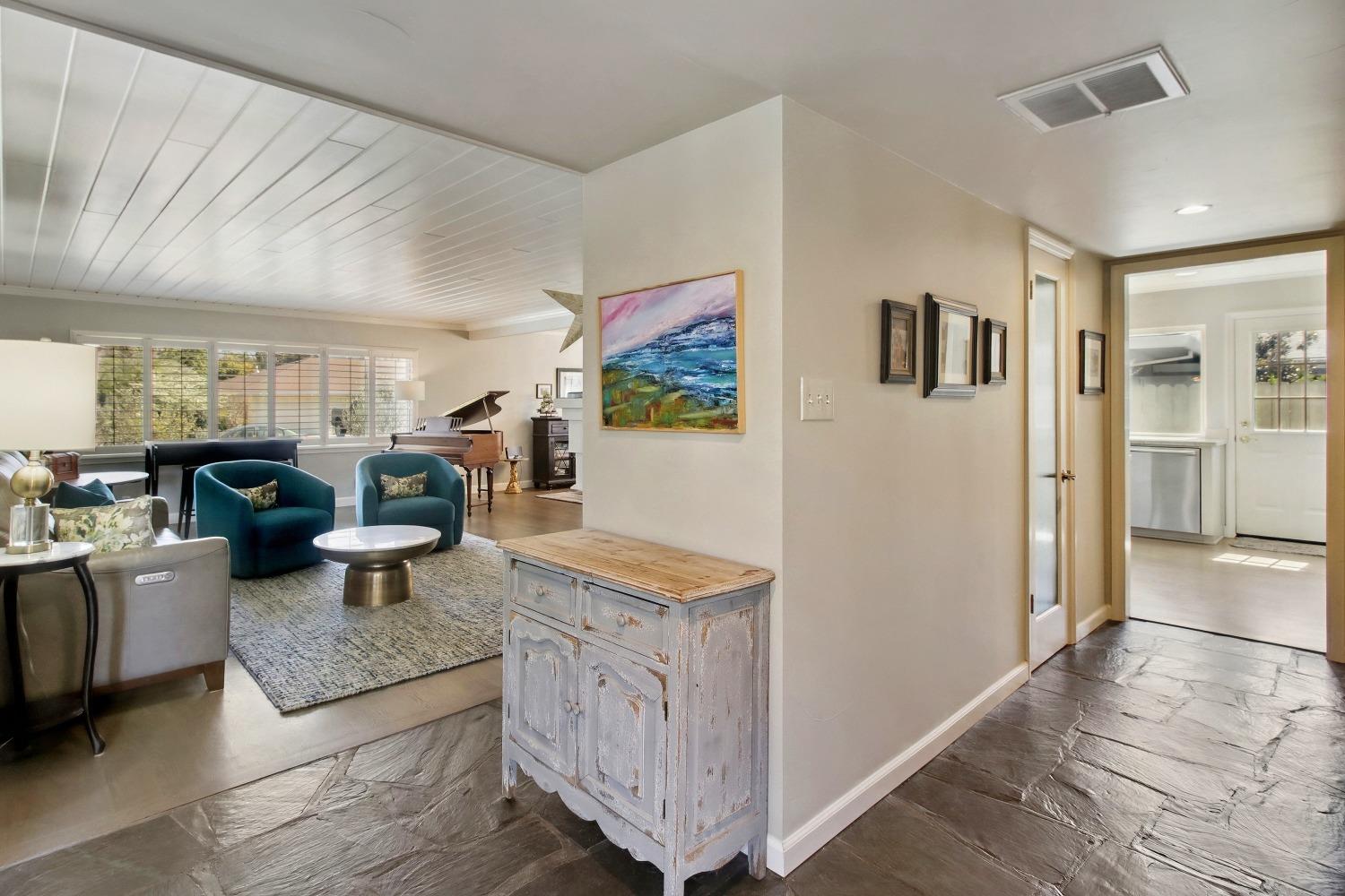 Capri Way, Sacramento, California image 8