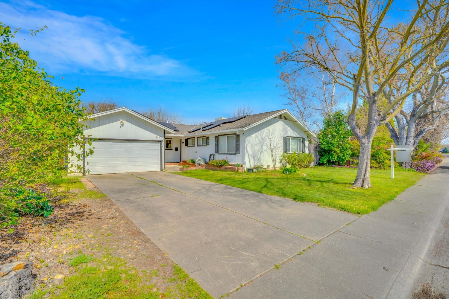 Detail Gallery Image 2 of 30 For 2447 Calhoun Way, Stockton,  CA 95207 - 3 Beds | 2 Baths