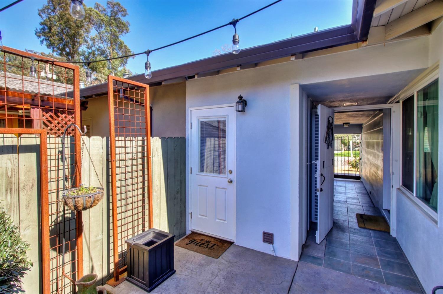 Capri Way, Sacramento, California image 39