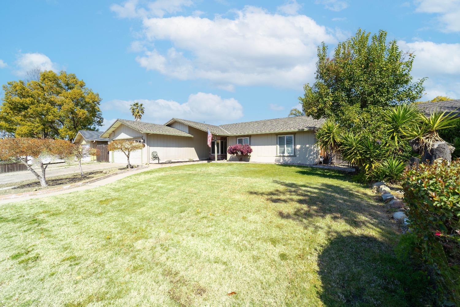 Detail Gallery Image 2 of 25 For 1351 Chaparral Way, Stockton,  CA 95209 - 3 Beds | 2 Baths