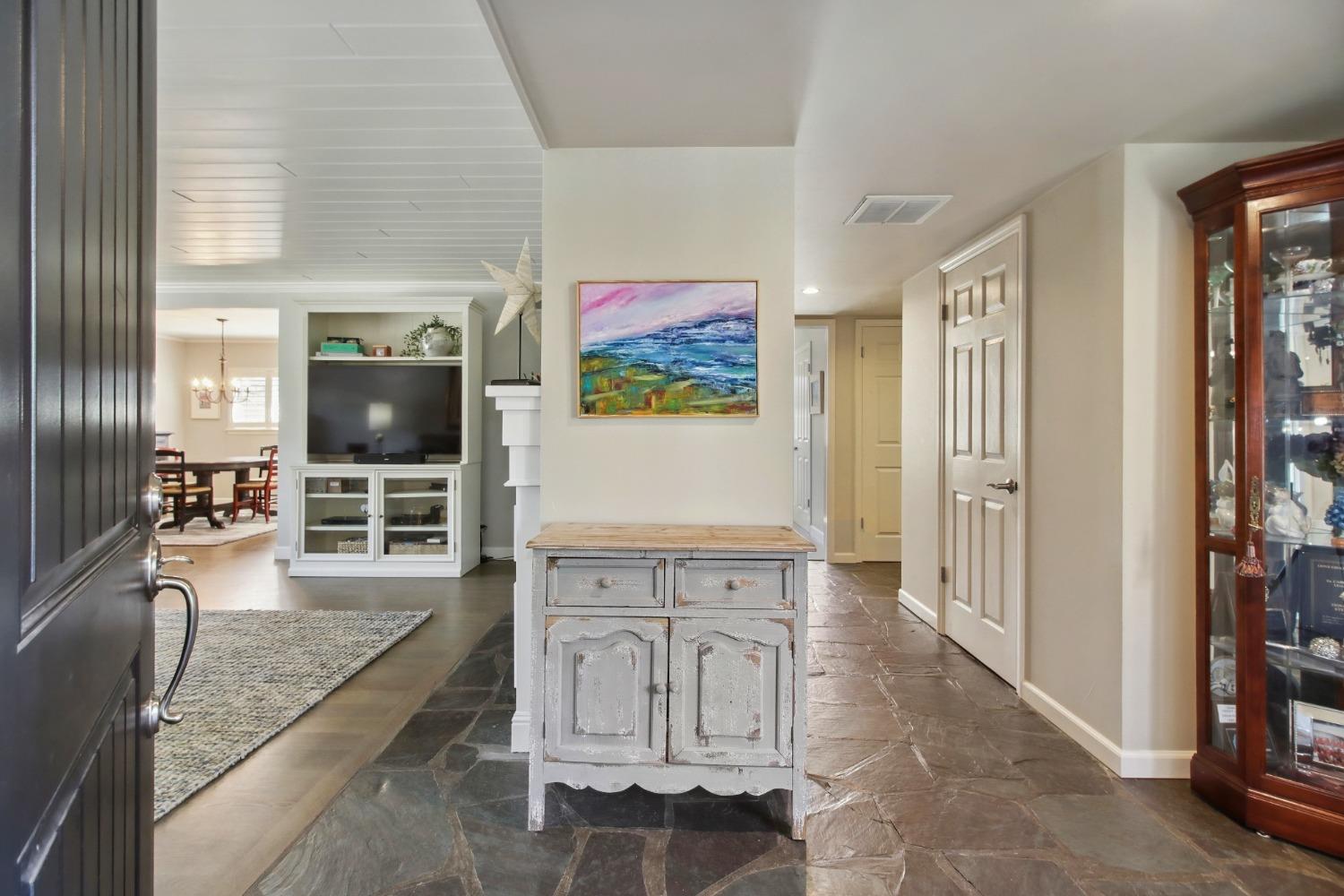 Capri Way, Sacramento, California image 7