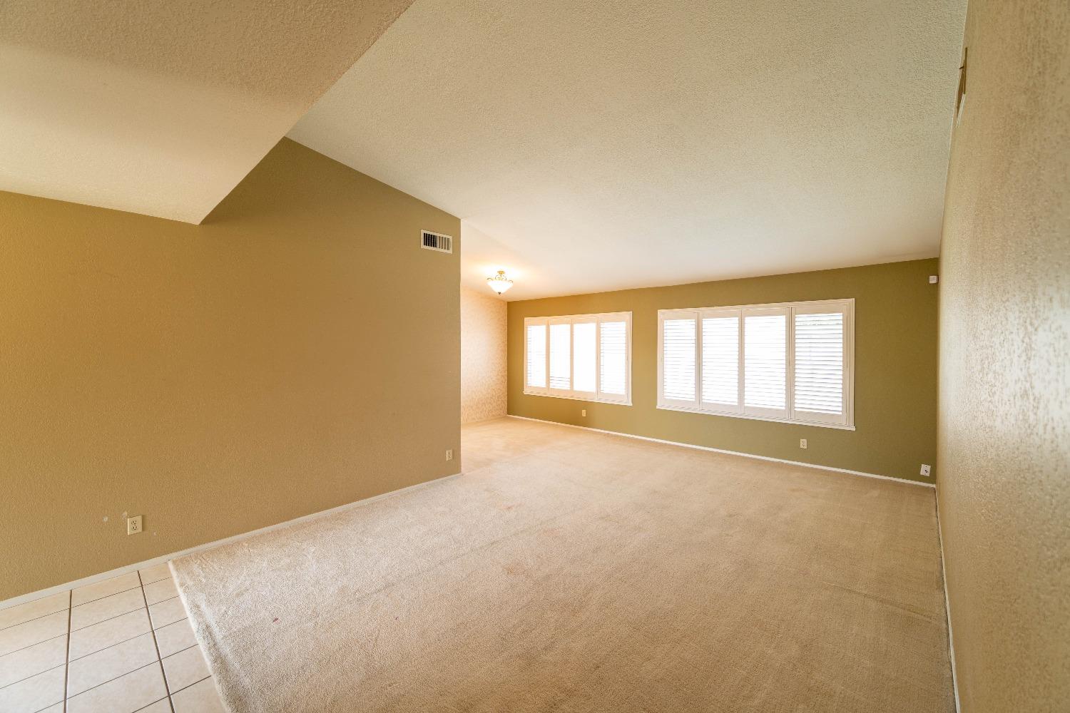 Detail Gallery Image 6 of 25 For 1351 Chaparral Way, Stockton,  CA 95209 - 3 Beds | 2 Baths