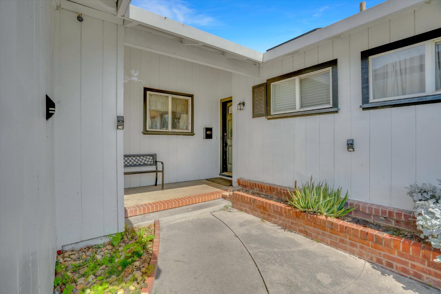 Detail Gallery Image 5 of 30 For 2447 Calhoun Way, Stockton,  CA 95207 - 3 Beds | 2 Baths