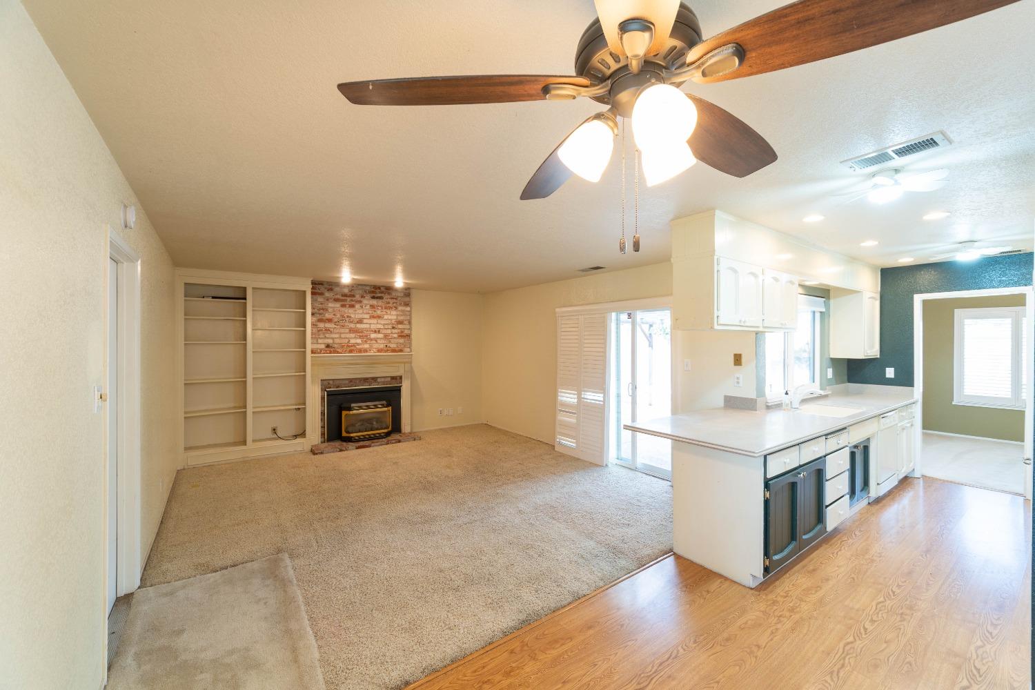 Detail Gallery Image 10 of 25 For 1351 Chaparral Way, Stockton,  CA 95209 - 3 Beds | 2 Baths