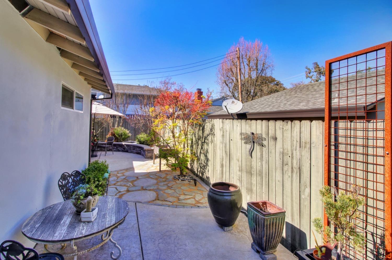 Capri Way, Sacramento, California image 38