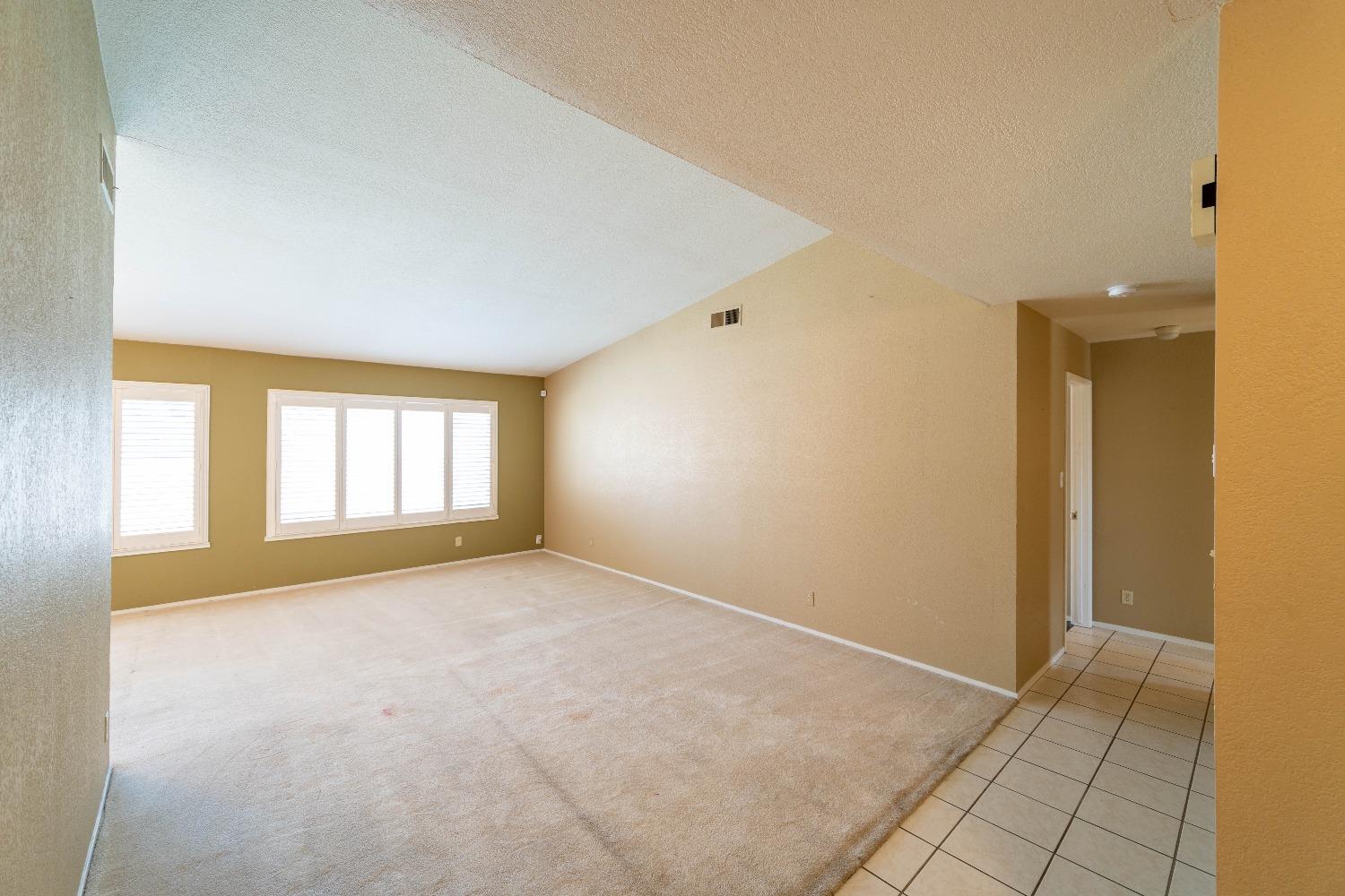 Detail Gallery Image 11 of 25 For 1351 Chaparral Way, Stockton,  CA 95209 - 3 Beds | 2 Baths