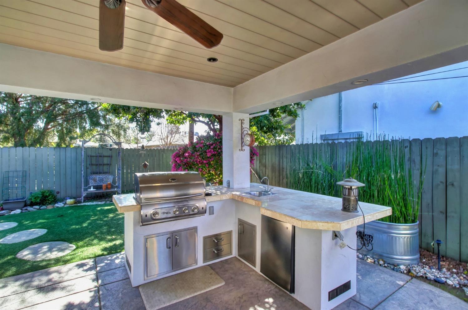 Capri Way, Sacramento, California image 43