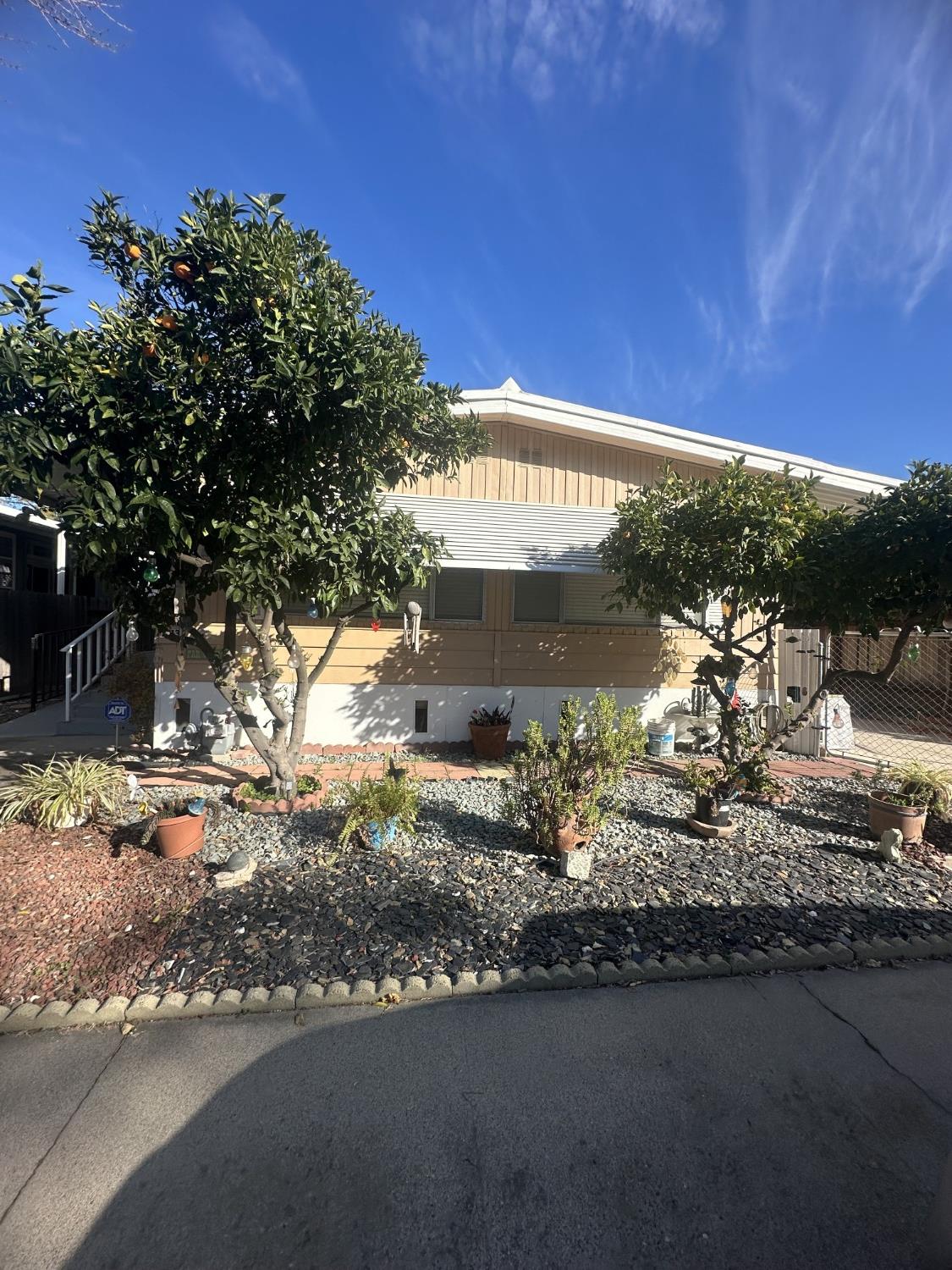 Detail Gallery Image 2 of 20 For 2113 Viking Ln, Modesto,  CA 95350 - 2 Beds | 2 Baths