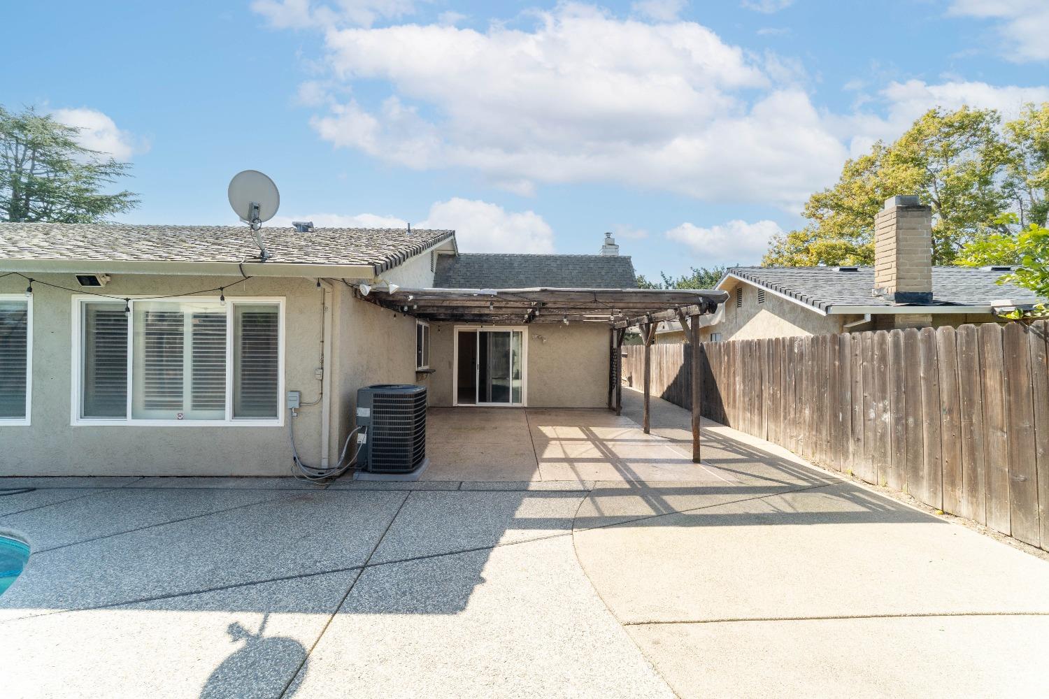 Detail Gallery Image 23 of 25 For 1351 Chaparral Way, Stockton,  CA 95209 - 3 Beds | 2 Baths