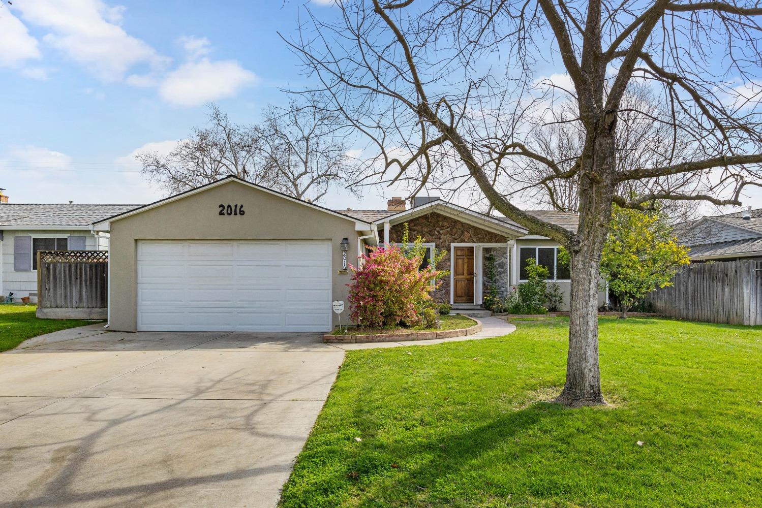 Detail Gallery Image 1 of 1 For 2016 Neptune Way, Sacramento,  CA 95864 - 3 Beds | 2 Baths