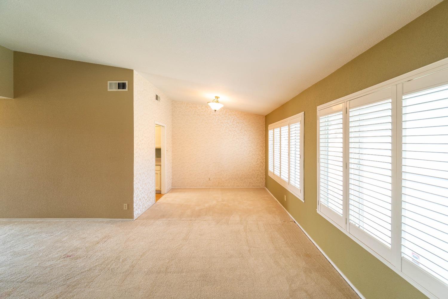 Detail Gallery Image 7 of 25 For 1351 Chaparral Way, Stockton,  CA 95209 - 3 Beds | 2 Baths