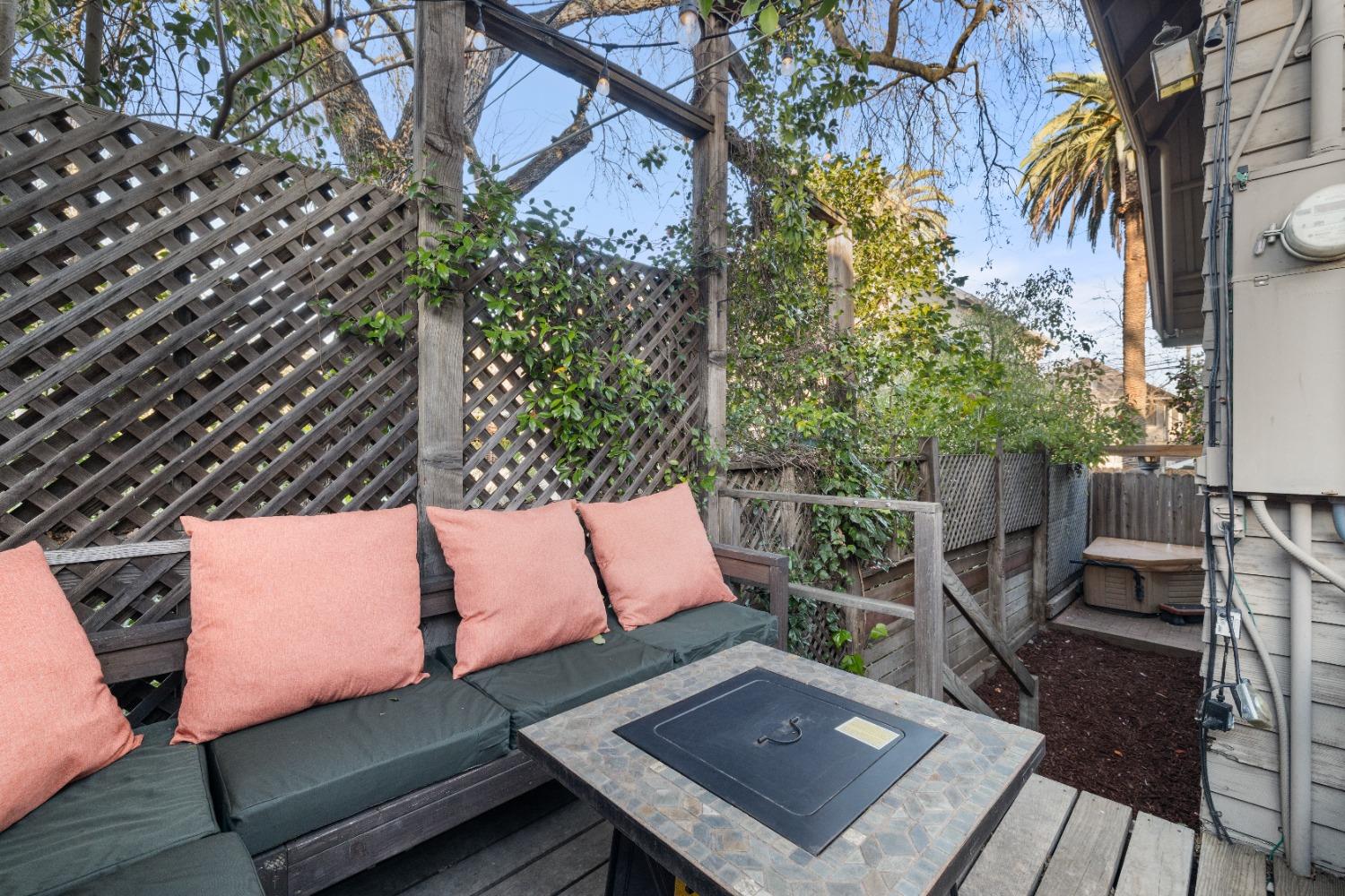 Detail Gallery Image 51 of 61 For 2727 H St, Sacramento,  CA 95816 - 5 Beds | 3 Baths