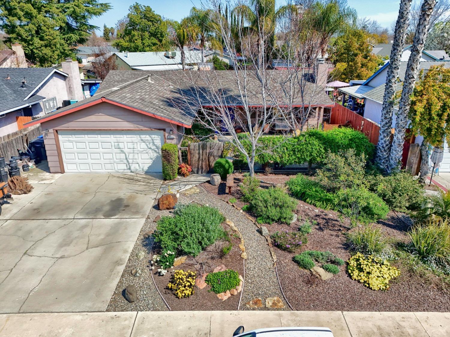 Detail Gallery Image 1 of 1 For 1084 5th St, Turlock,  CA 95380 - 3 Beds | 2 Baths