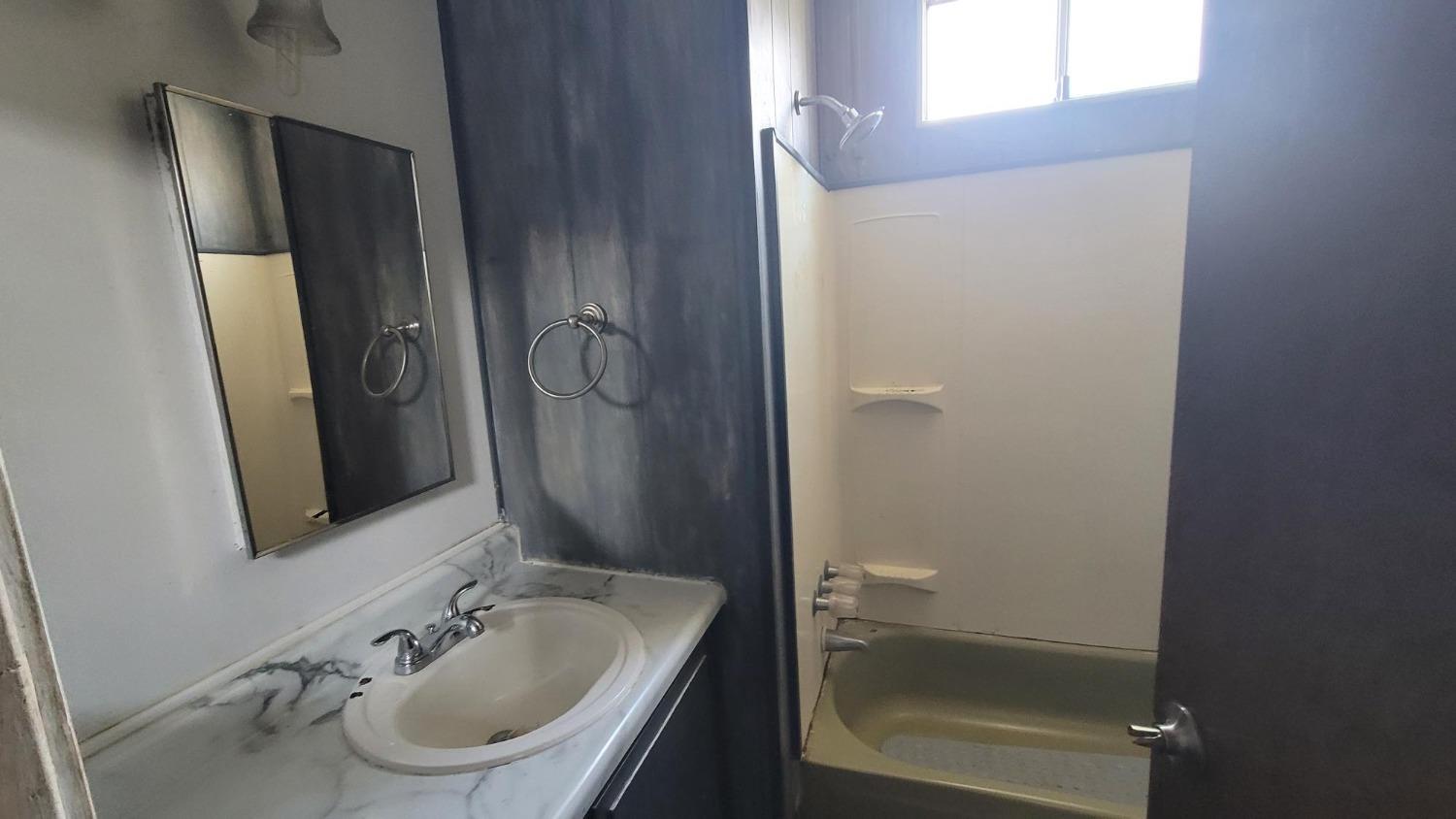 Detail Gallery Image 9 of 11 For 5812 Cedars Rd 35, Redding,  CA 96001 - 2 Beds | 1 Baths