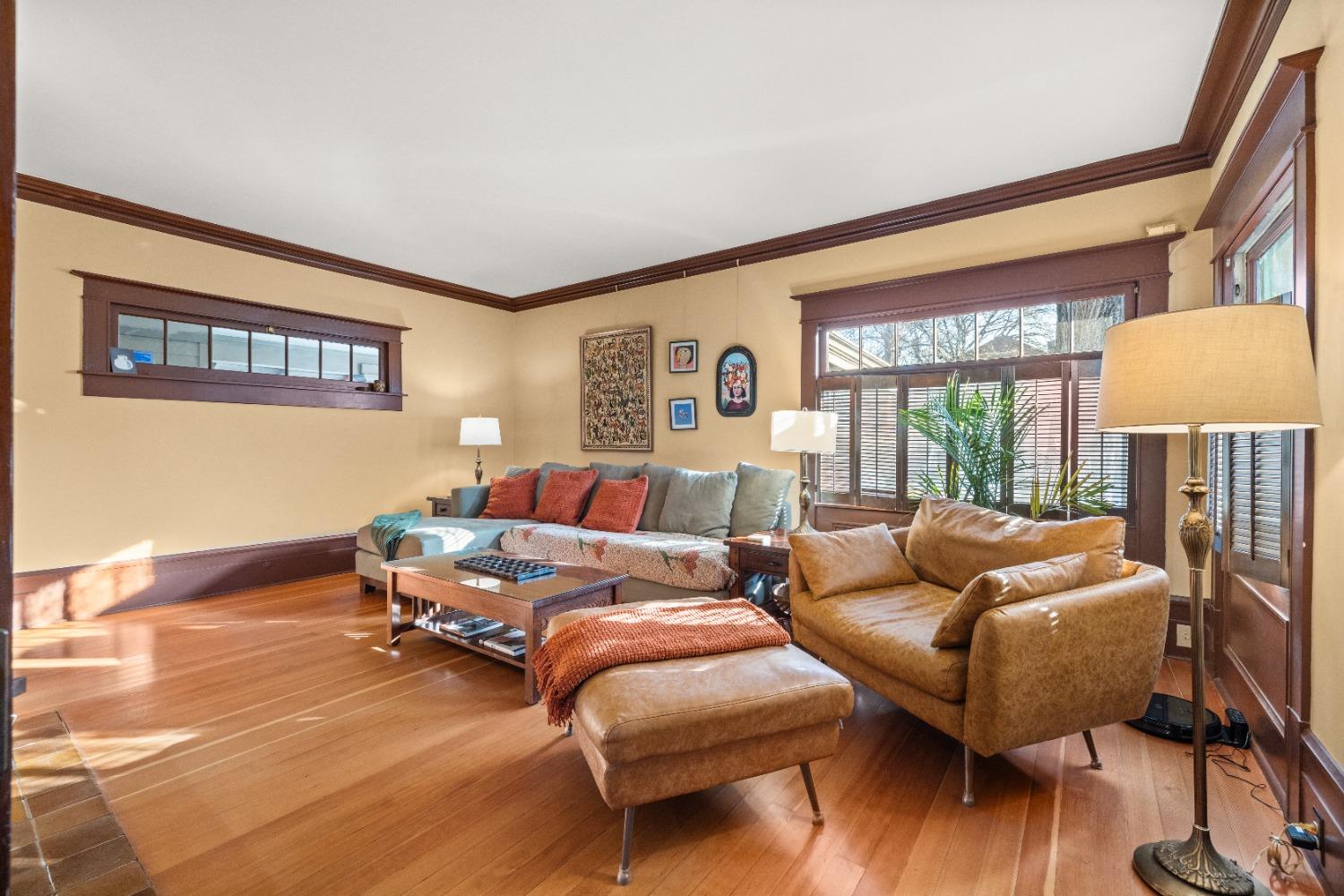 Detail Gallery Image 16 of 61 For 2727 H St, Sacramento,  CA 95816 - 5 Beds | 3 Baths