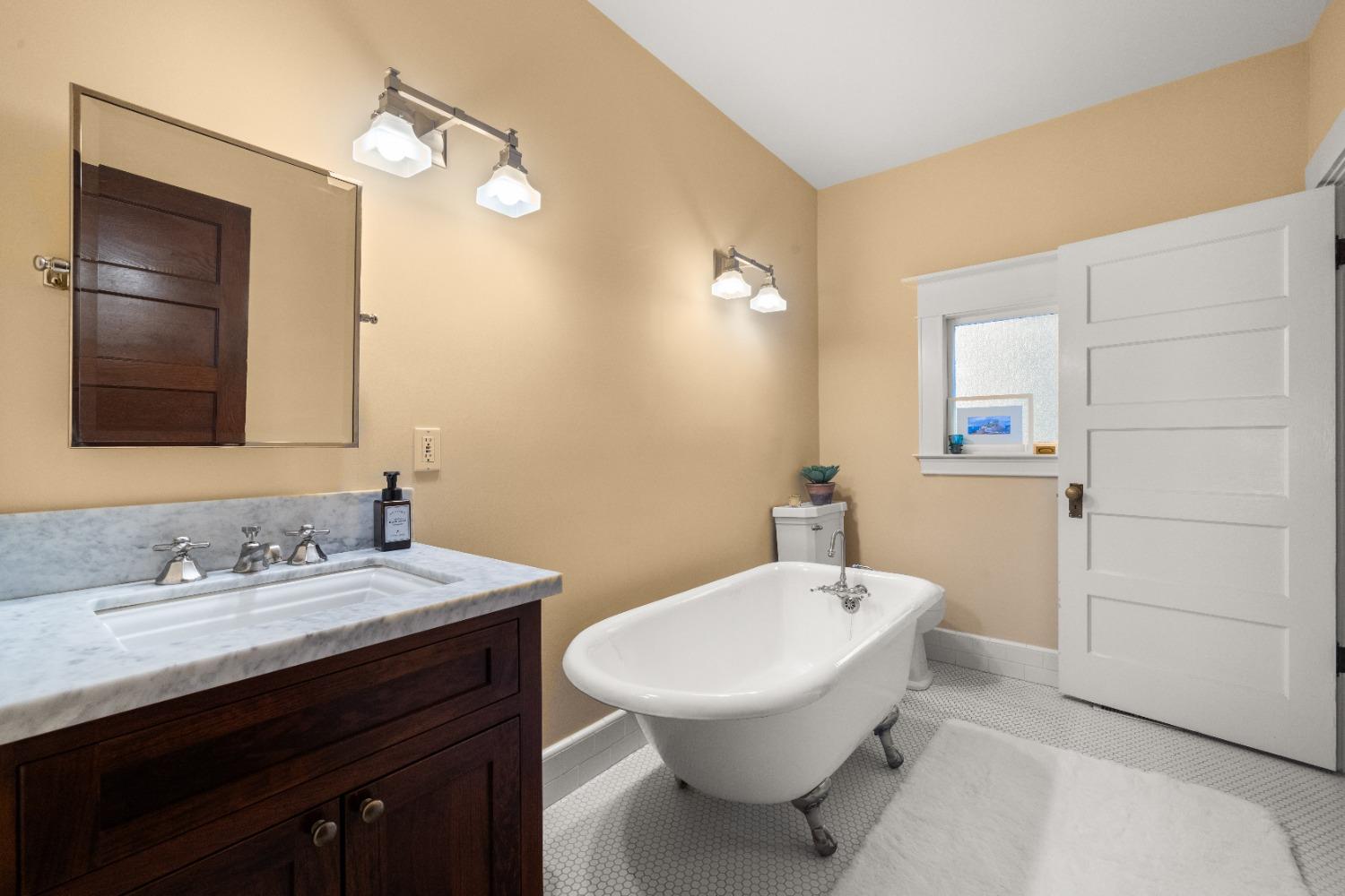 Detail Gallery Image 33 of 61 For 2727 H St, Sacramento,  CA 95816 - 5 Beds | 3 Baths