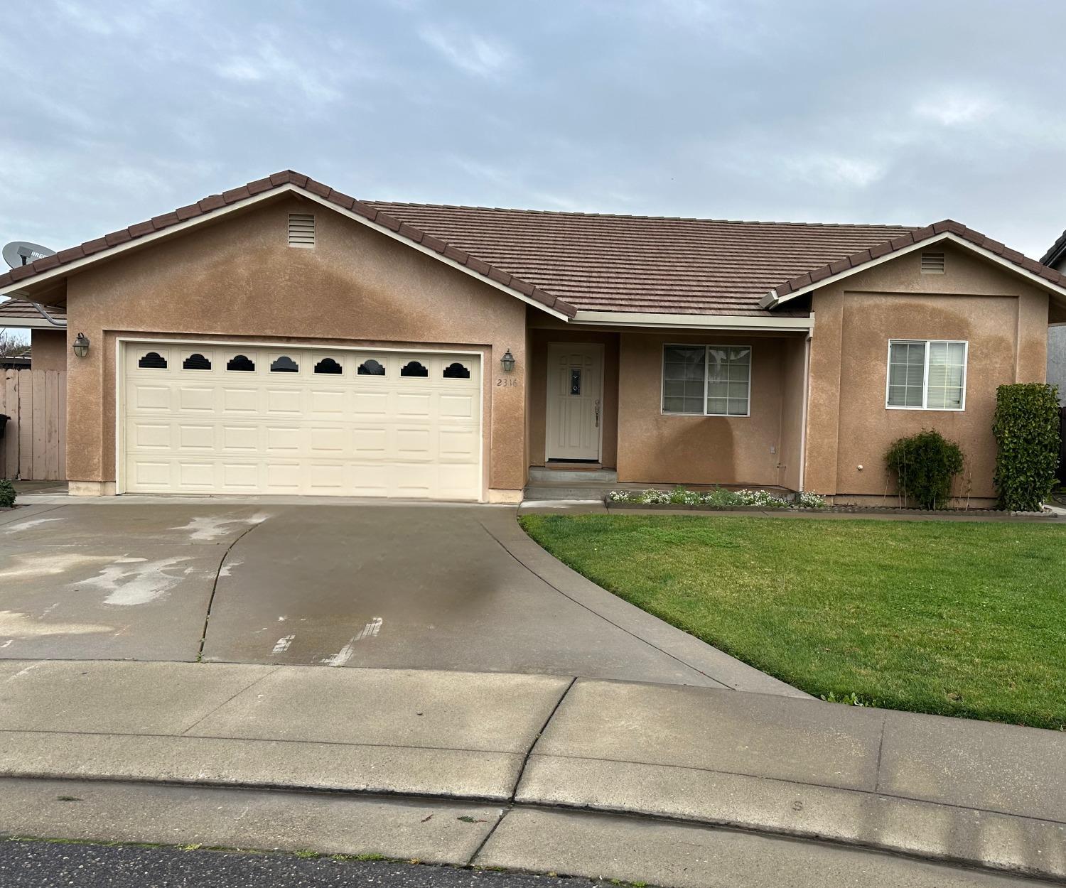 Detail Gallery Image 1 of 23 For 2316 Thaddeous Ct, Escalon,  CA 95320 - 3 Beds | 2/1 Baths